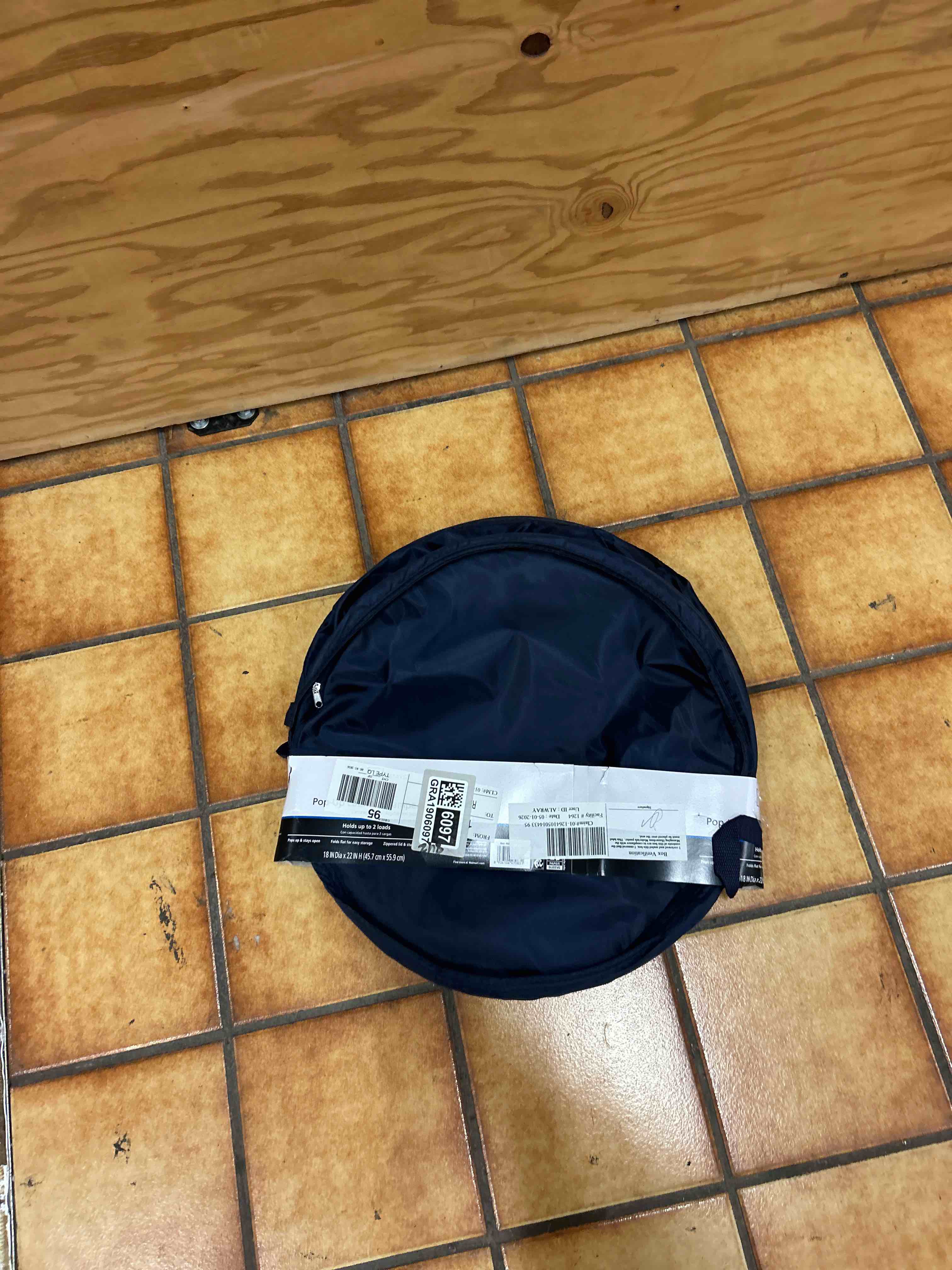 Condition photo showing New/Like New for mainstays blue polyester taffeta spiral pop-up laundry hamper with zippered lid