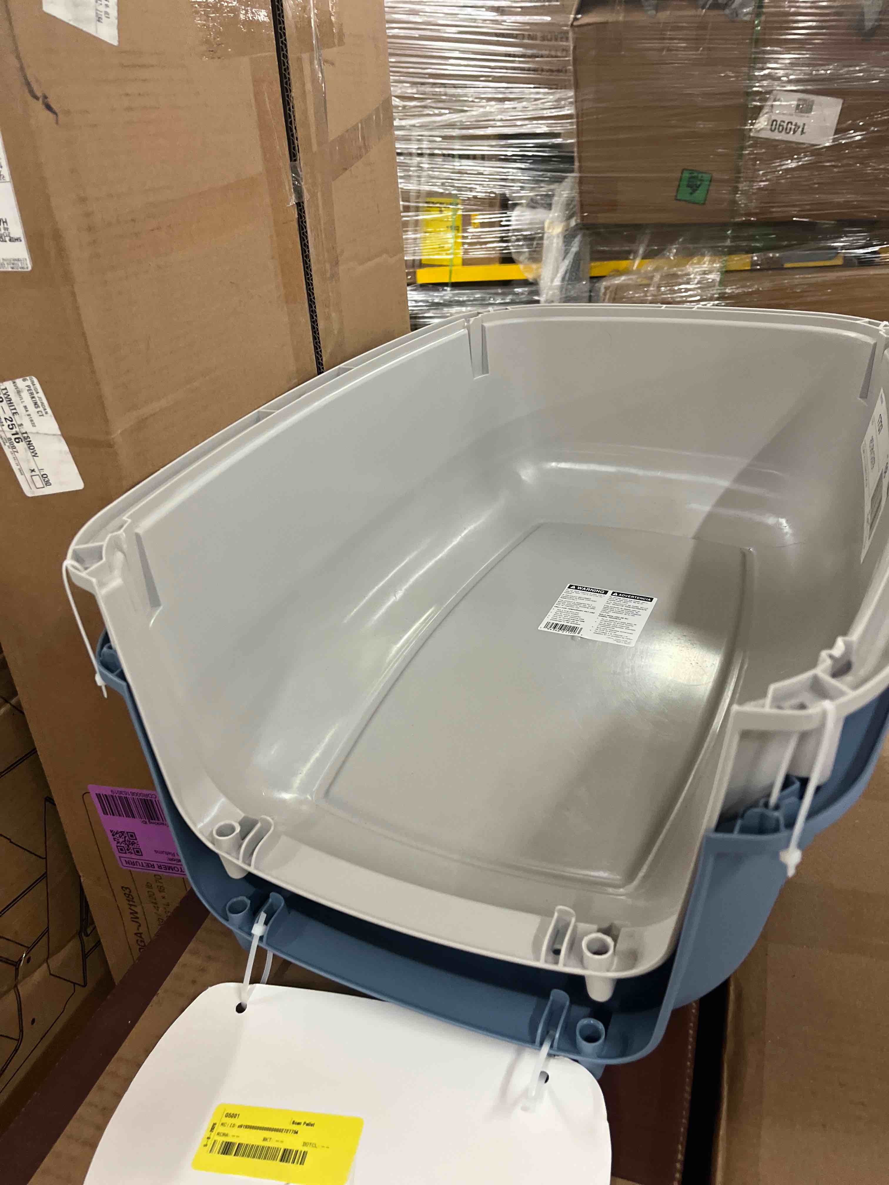 Condition photo showing New/Like New for vibrant life double door dog kennel with top opening multicolor 24 in