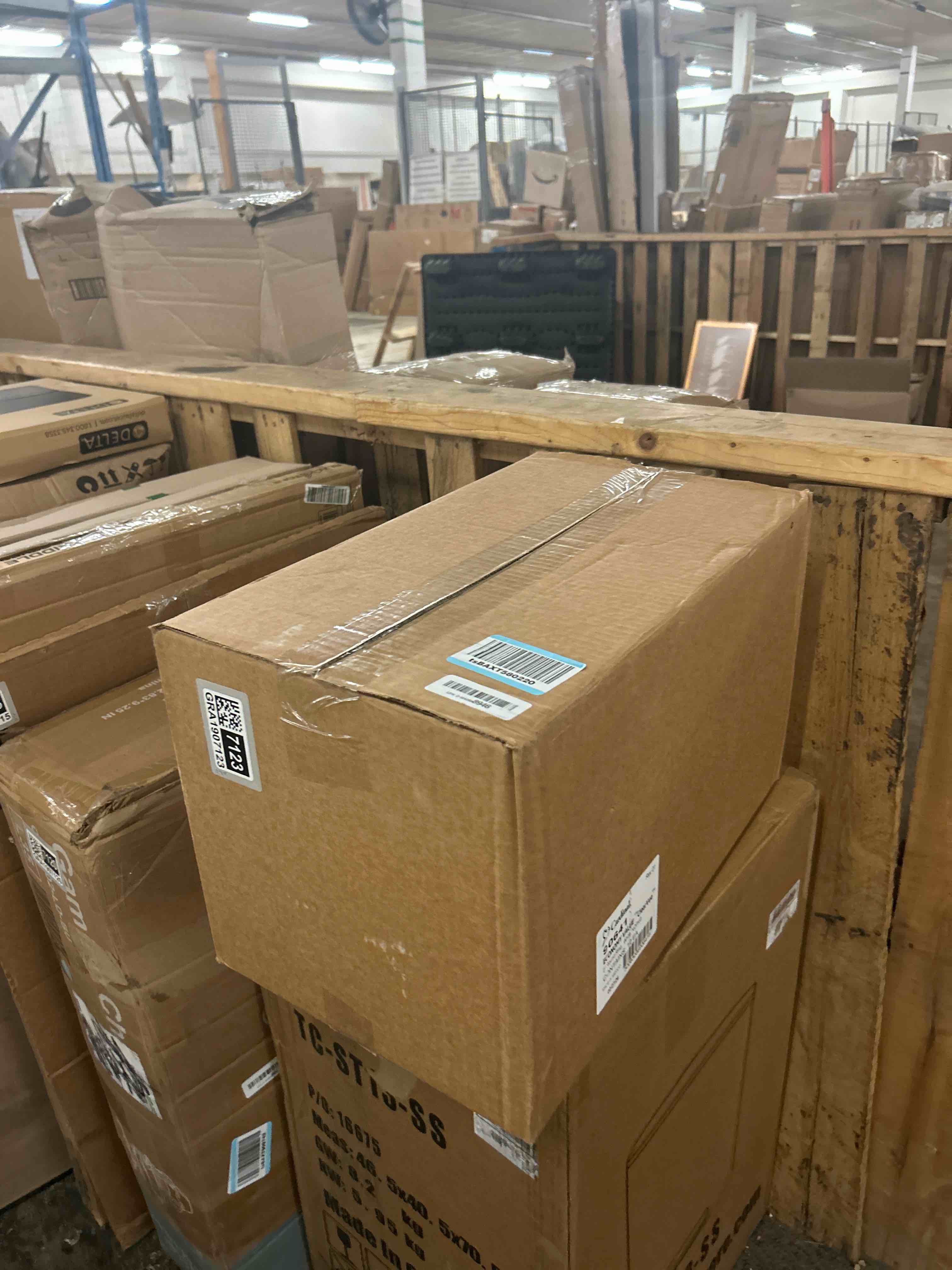 Condition photo showing New/Like New for cardinal 90641 economyvalue clearvue round ring binder, 2 in, w o packaging, white