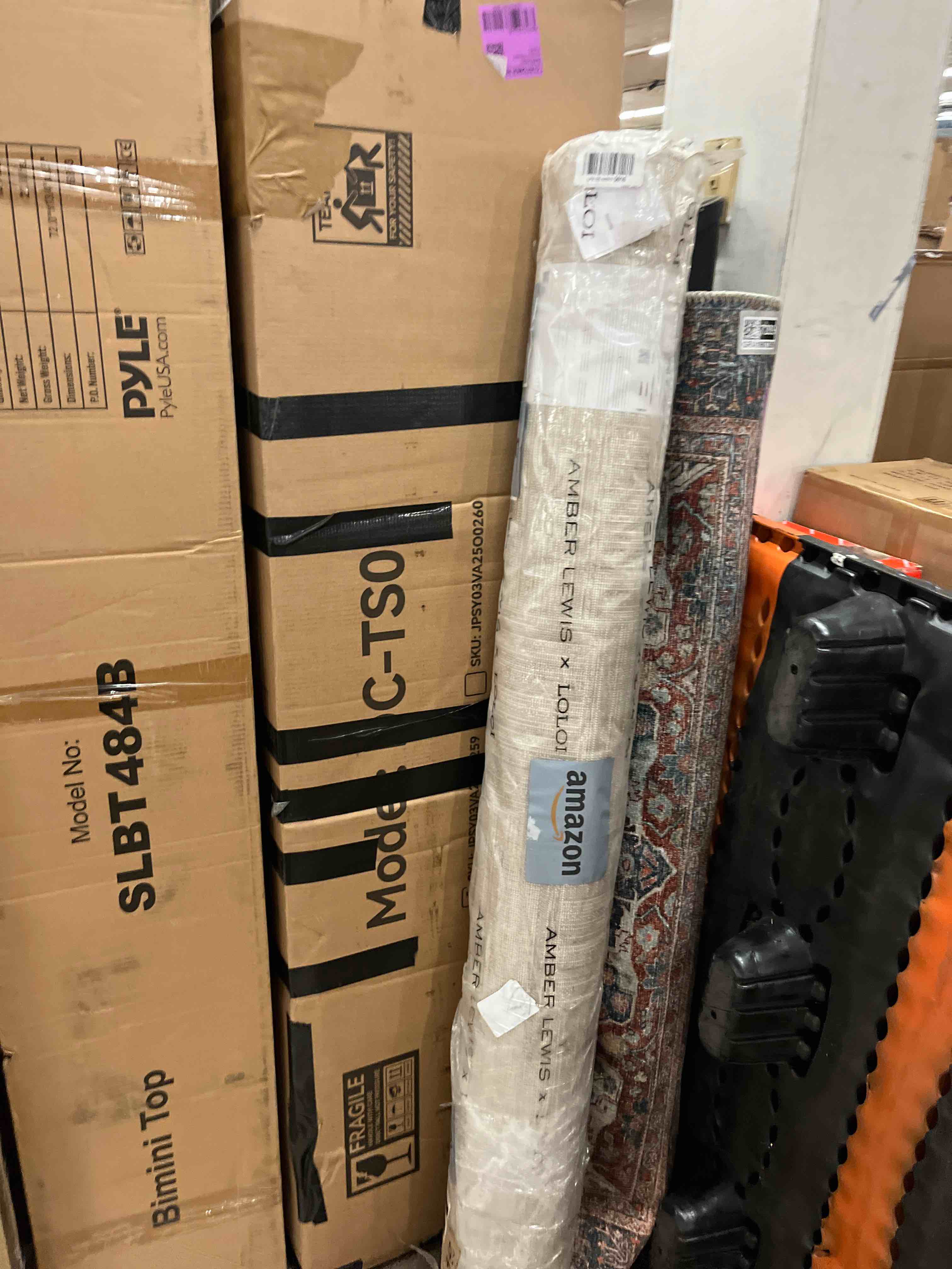 Condition photo showing New/Like New for loloi magnolia home by joanna gaines gigi collection gig-02 ivory/stone 6'-7" x 9'-2" area rug