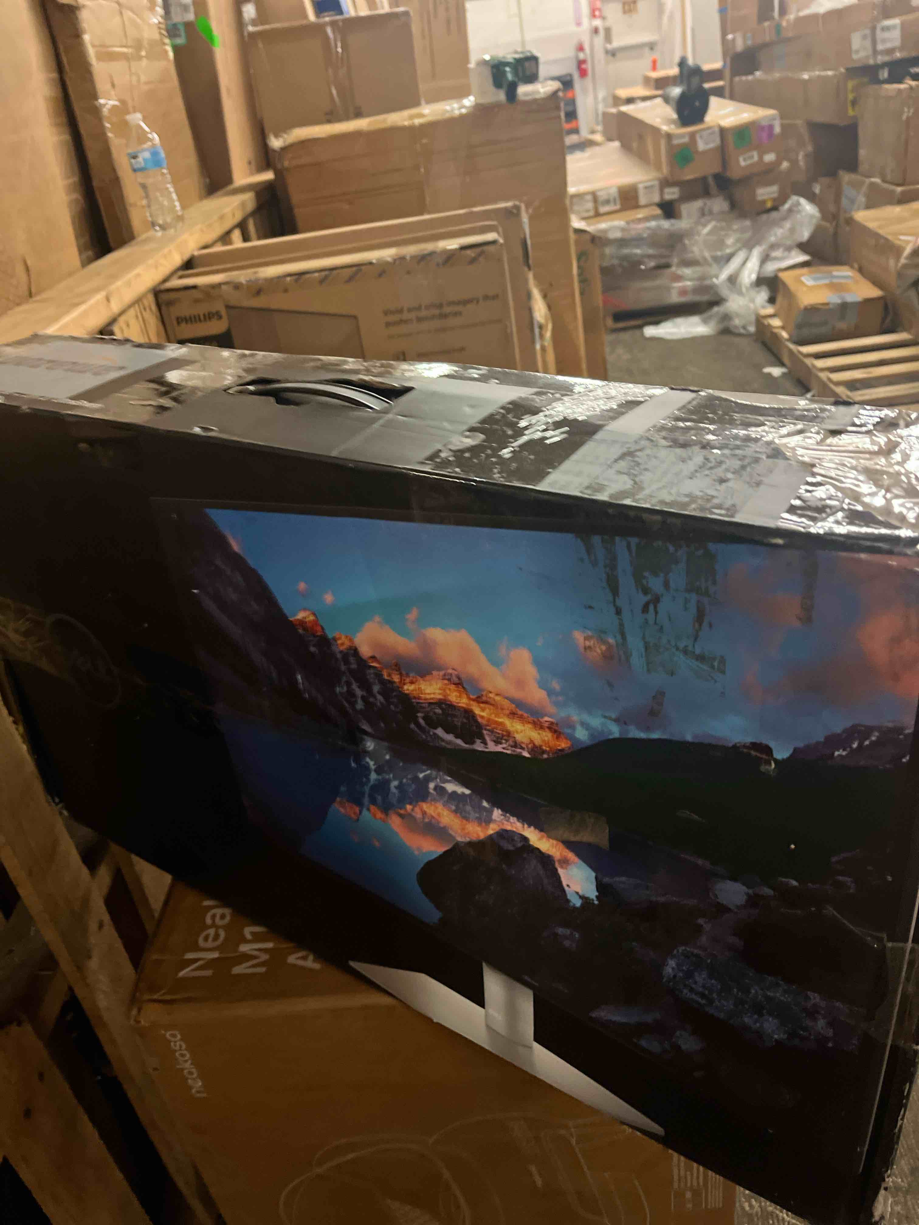 Condition photo showing New/Like New for dell ultrasharp u2722de 27  lcd monitor - 27  class - usb hub