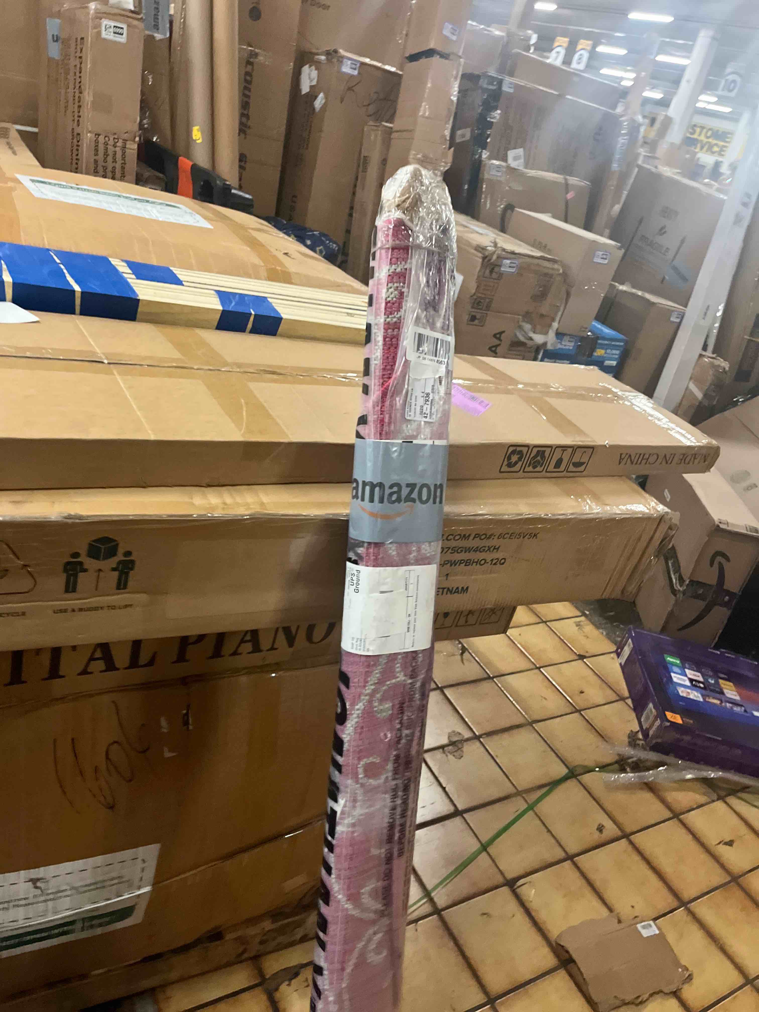 Condition photo showing Good Condition for jonathan y santa monica 5  round area rug  charleston vintage filigree textured weave - fuchsia/light gray  smb106j-5r