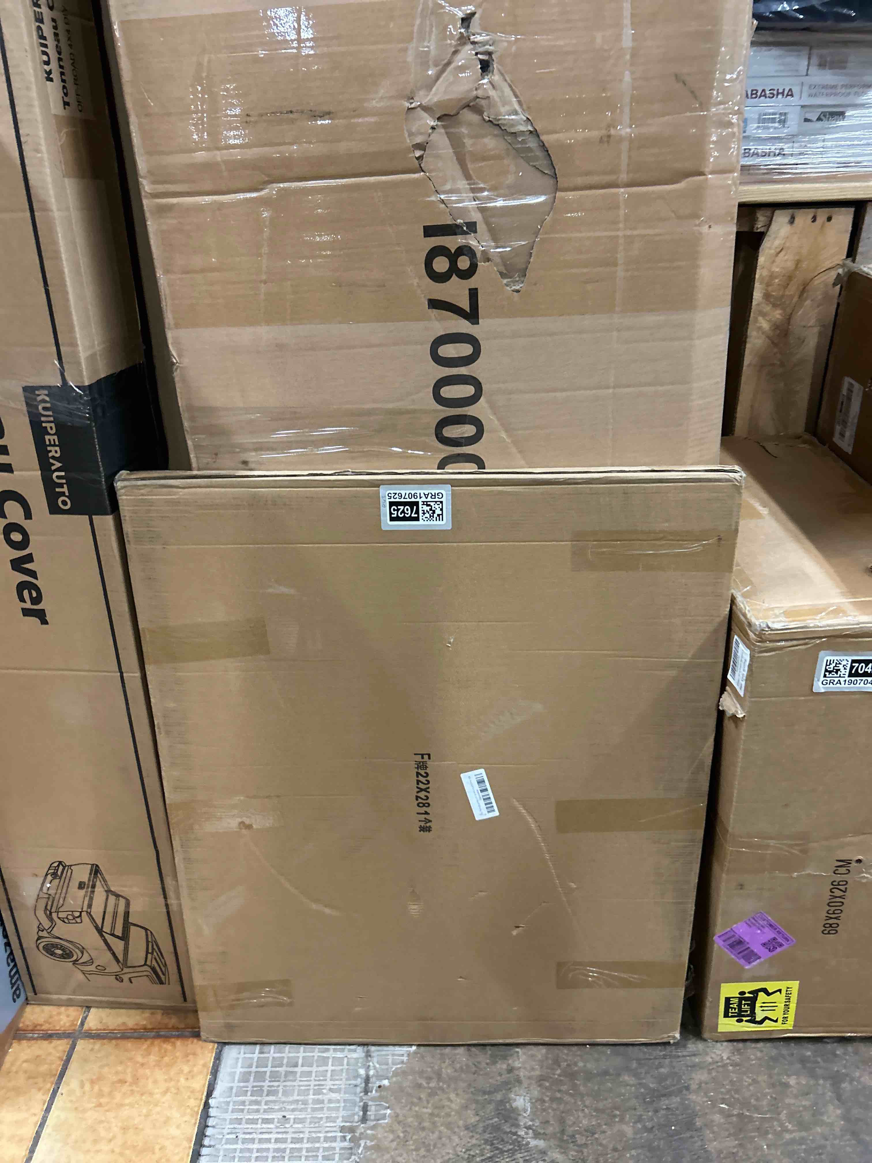 Condition photo showing New/Like New for 22x28 poster frame, black 22 x 28 frame for horizontal or vertical wall mounting, 1 pack