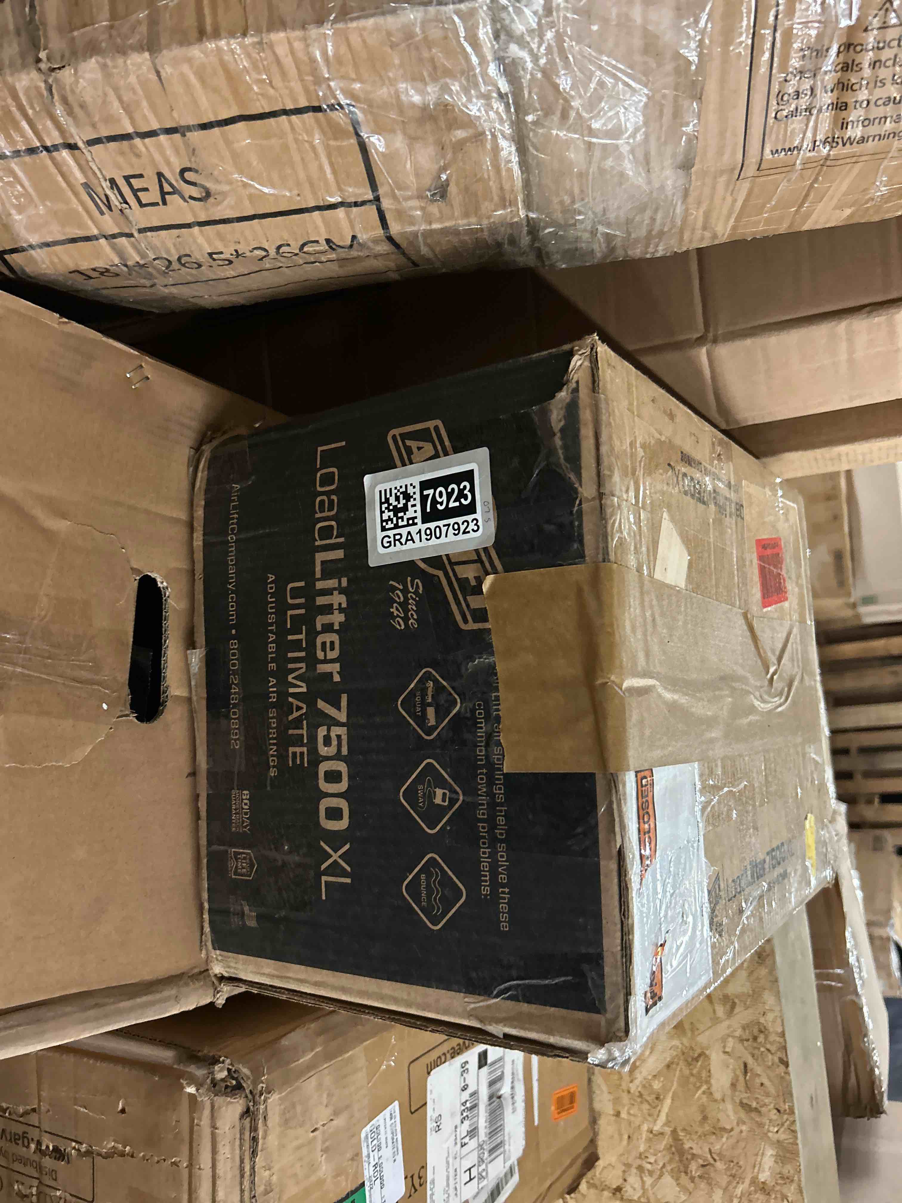 Condition photo showing New/Like New for air lift loadlifter 7500 xl ultimate air spring kit for 2020-2022 ford f-250 srw/4wd - 57552