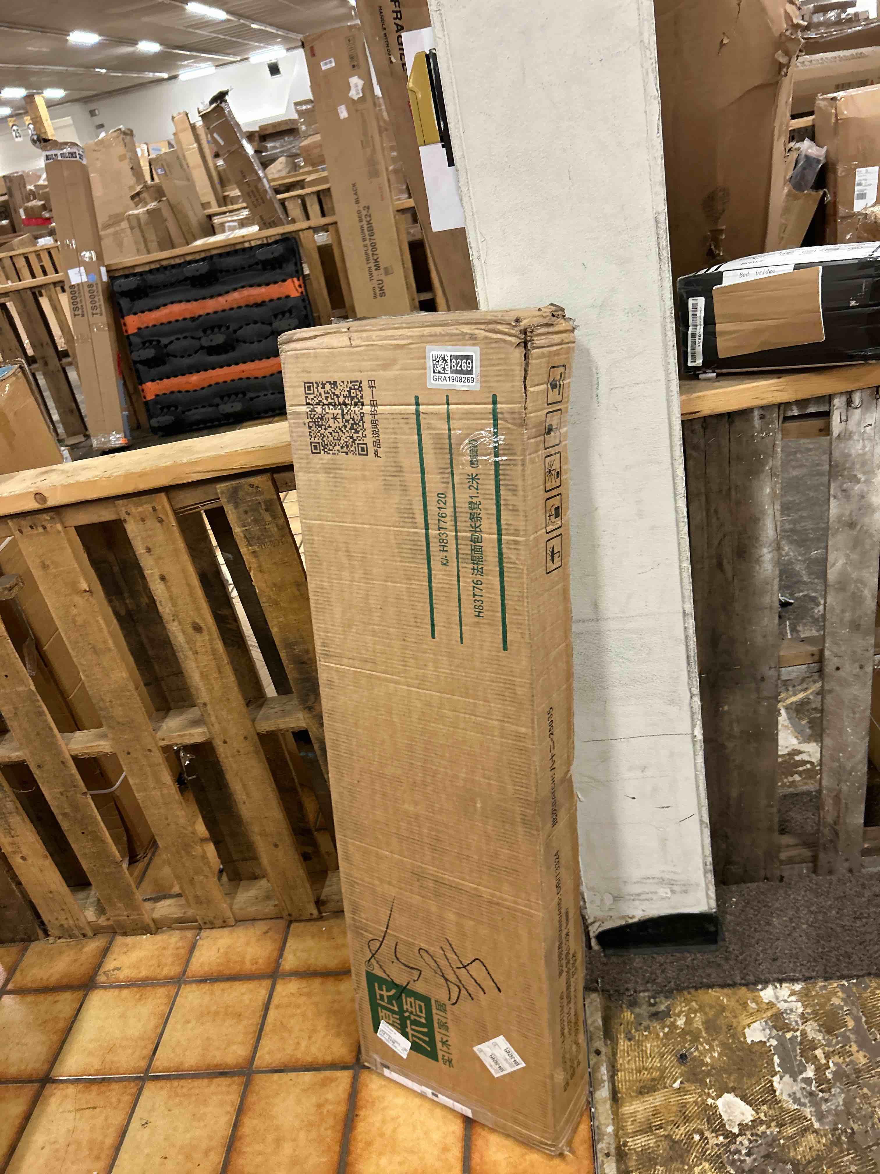 Condition photo showing New/Like New for 100% solid oak indoor dining bench, wood bench for end of bed with safety rounded corners, entryway benches for farmhouse, kitchen, living room(walnut,12" l x 39.5" w x 16.2" h)