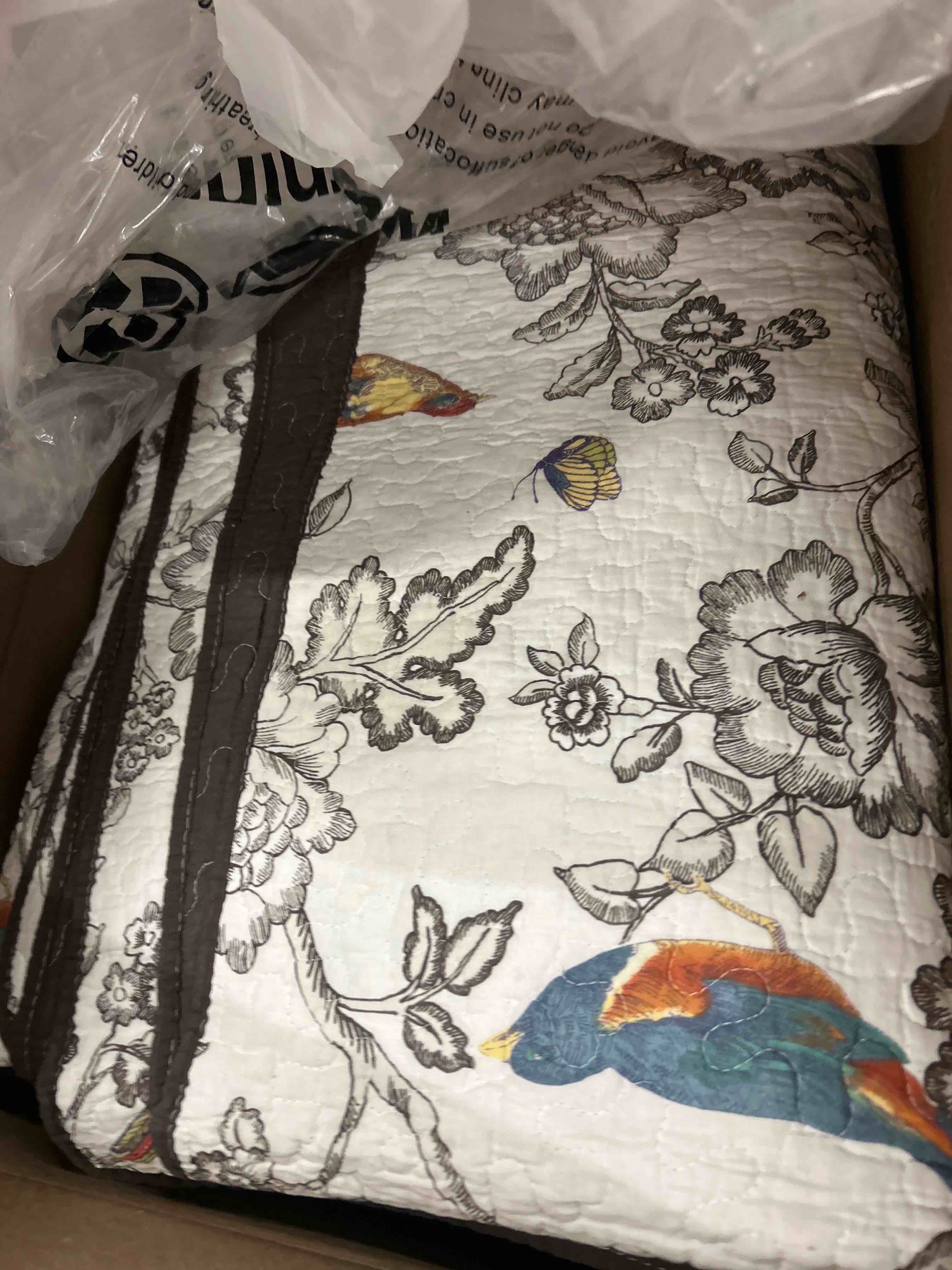 Condition photo showing New/Like New for 100% cotton quilt set queen size birds & butterflies pattern farmhouse coverlet set 3-piece soft and breathable bedspread (90'' x 98 '') with 2 pillowcases (20'' x 27'') for all seasons