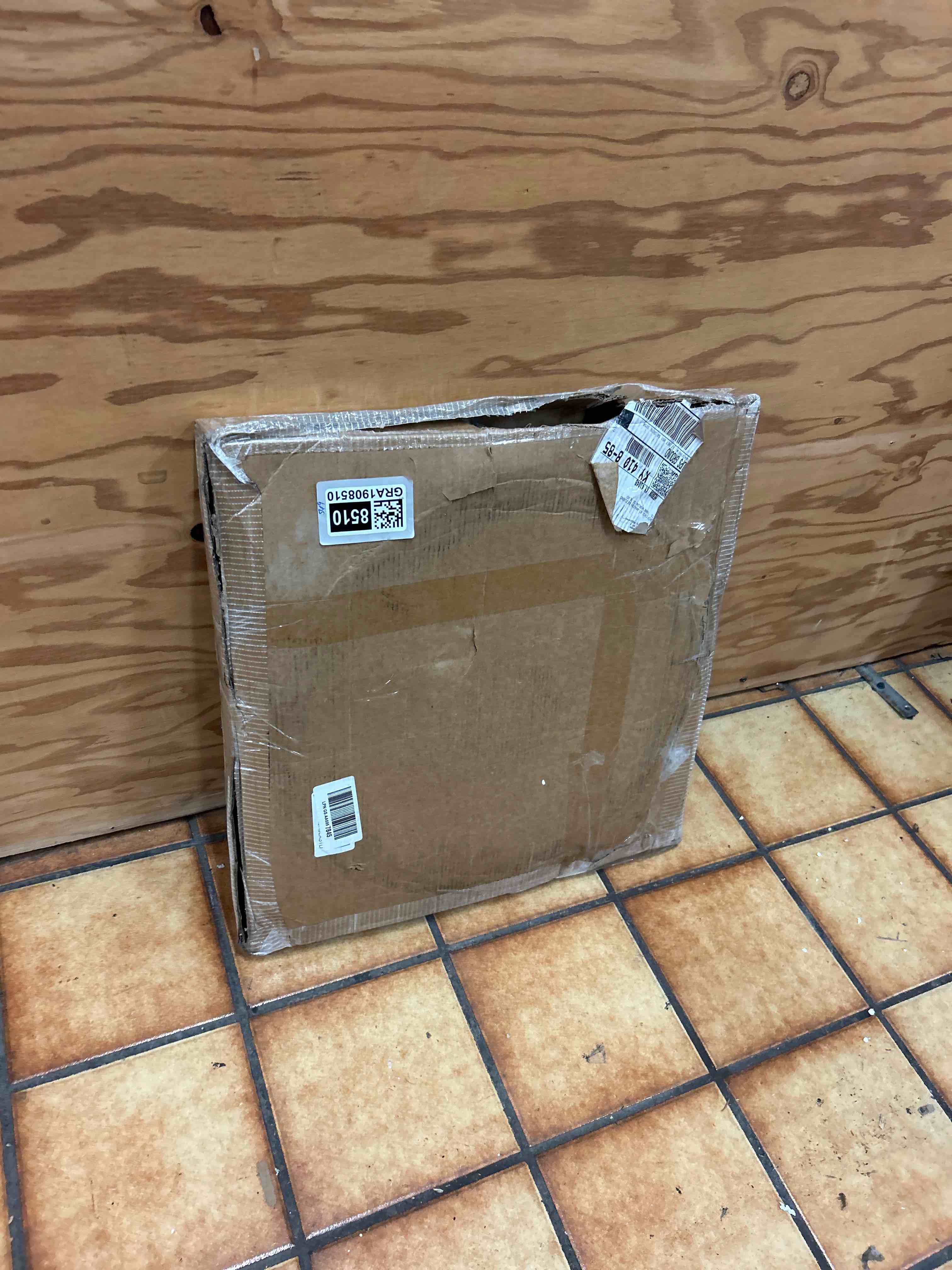 Condition photo showing New/Like New for  yes4all standard weight plates, 1-inch cast iron barbell weights, wide range 5-50 lb, ideal for strength training & workout routine, single