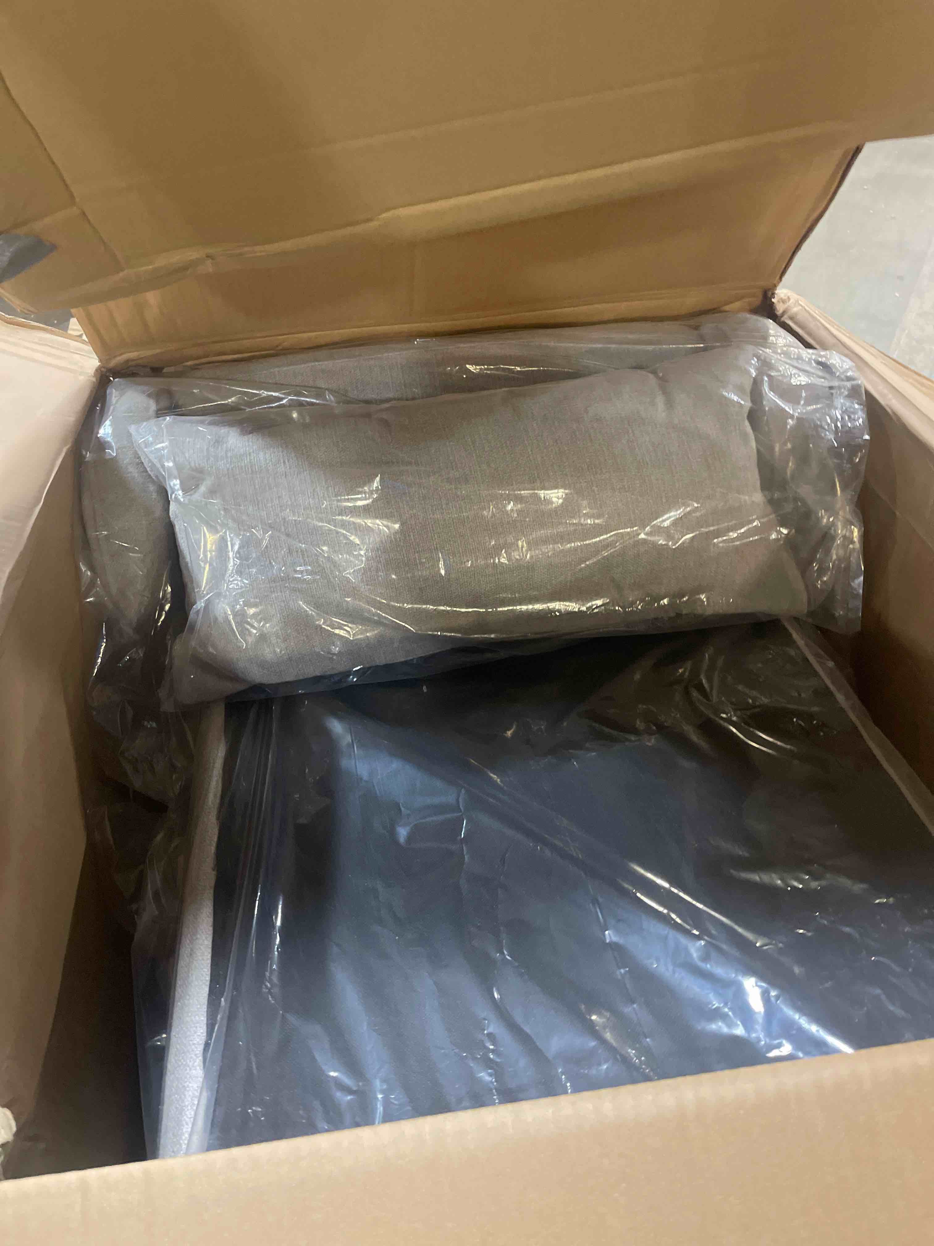 https://s3.amazonaws.com/lotting-images-prod/phillipi/GRA2154097_1758892723743.jpeg