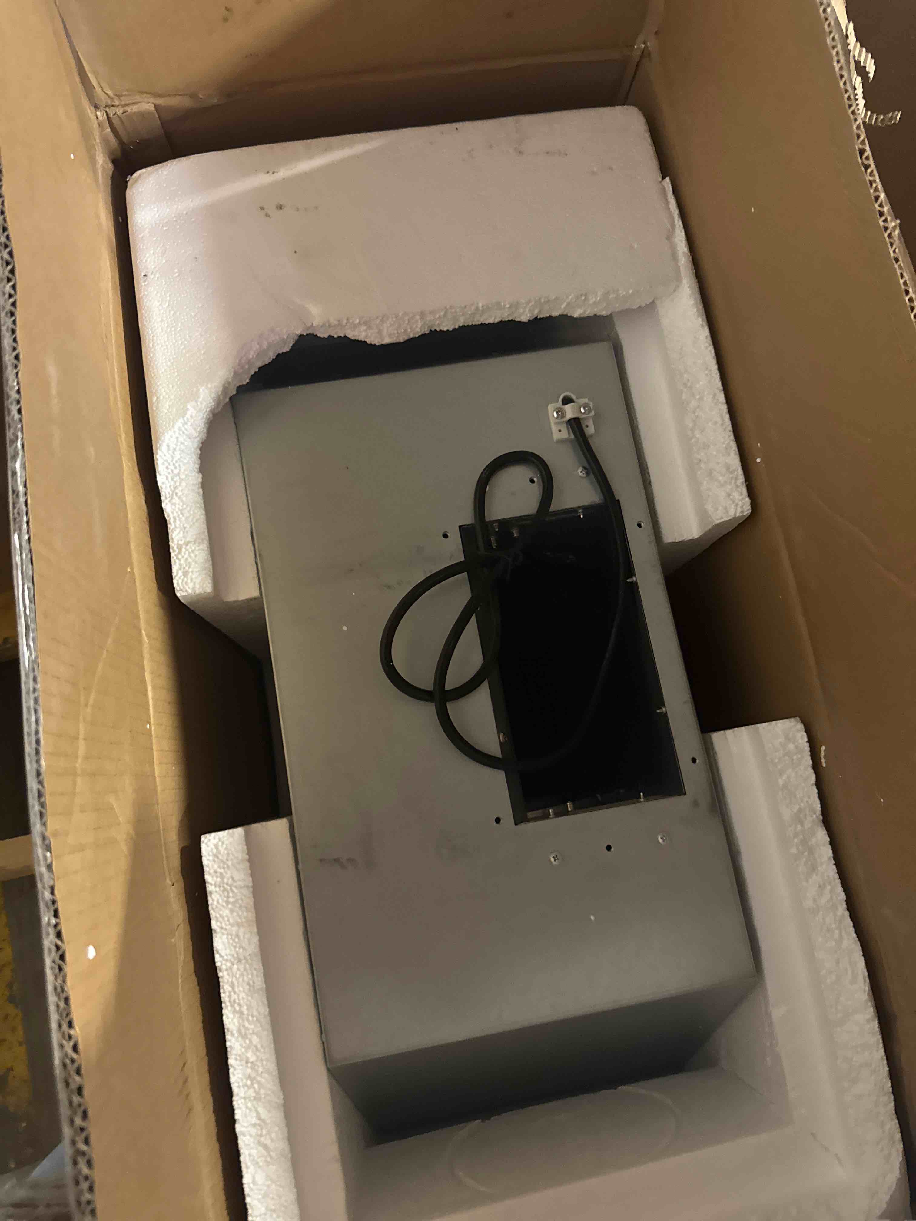 https://s3.amazonaws.com/lotting-images-prod/phillipi/GRA2154201_1759325385232.jpeg
