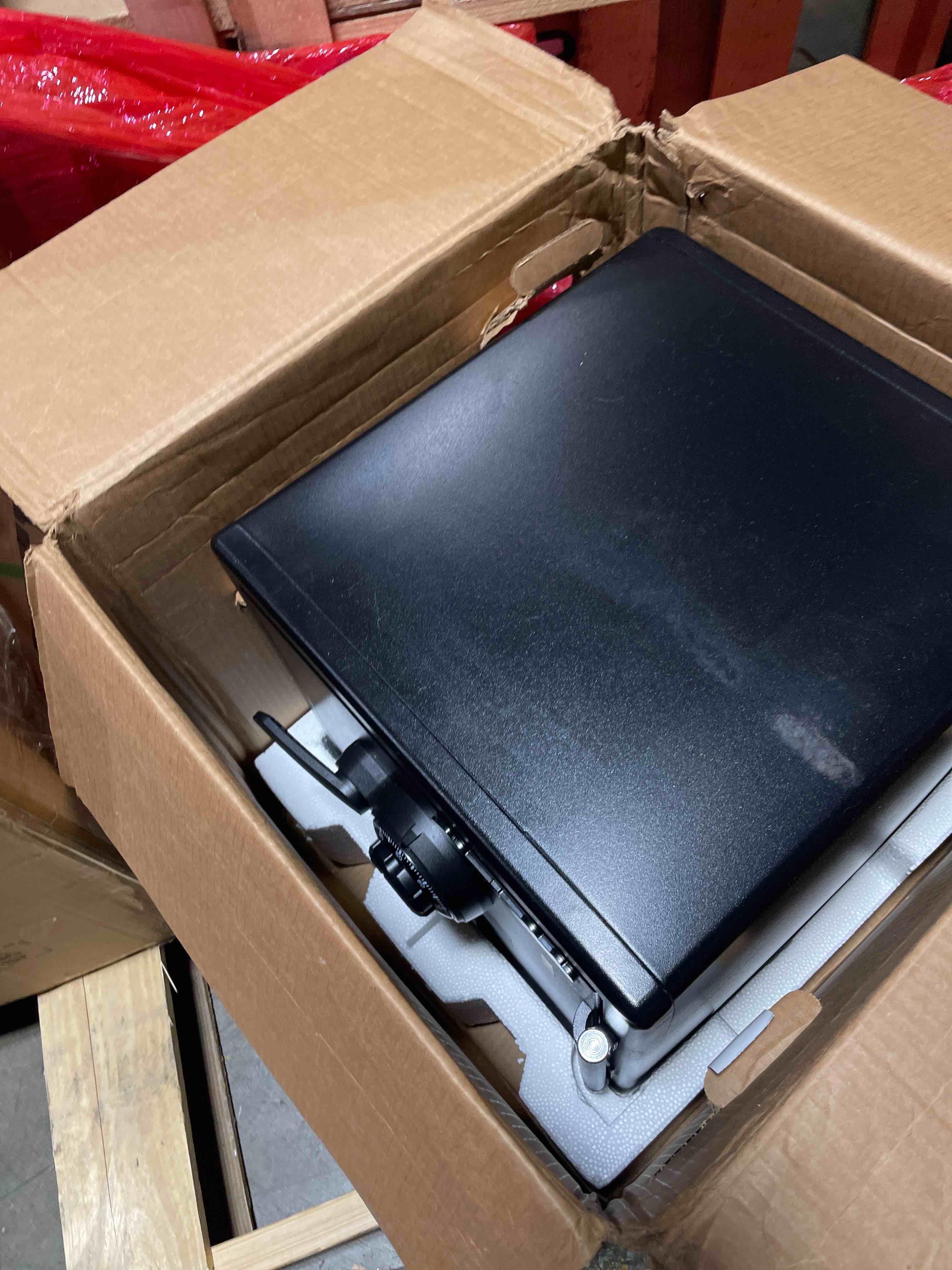 https://s3.amazonaws.com/lotting-images-prod/phillipi/GRA2154288_1759858881508.jpeg