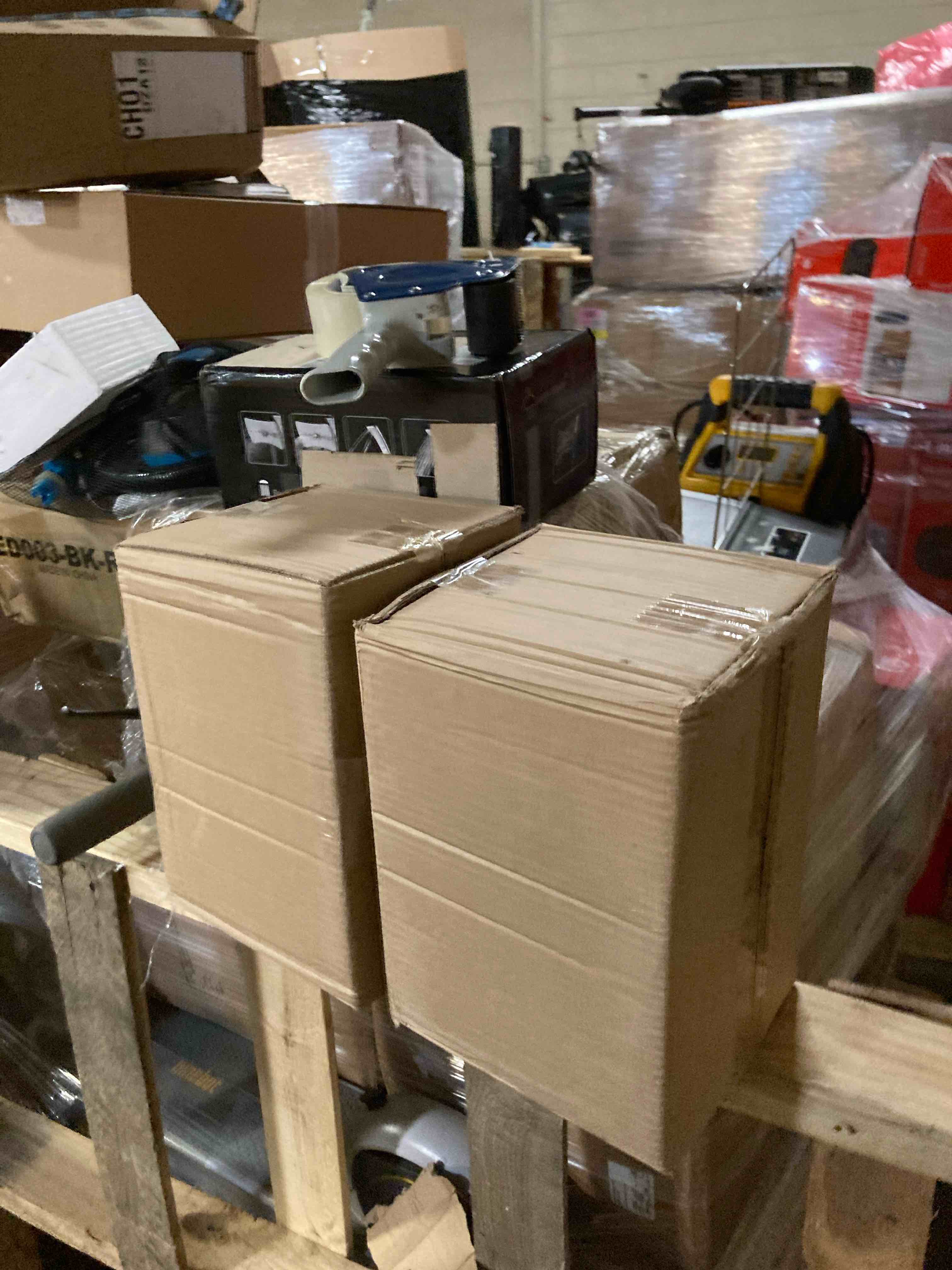 https://s3.amazonaws.com/lotting-images-prod/phillipi/GRA2155046_1743524550562.jpeg