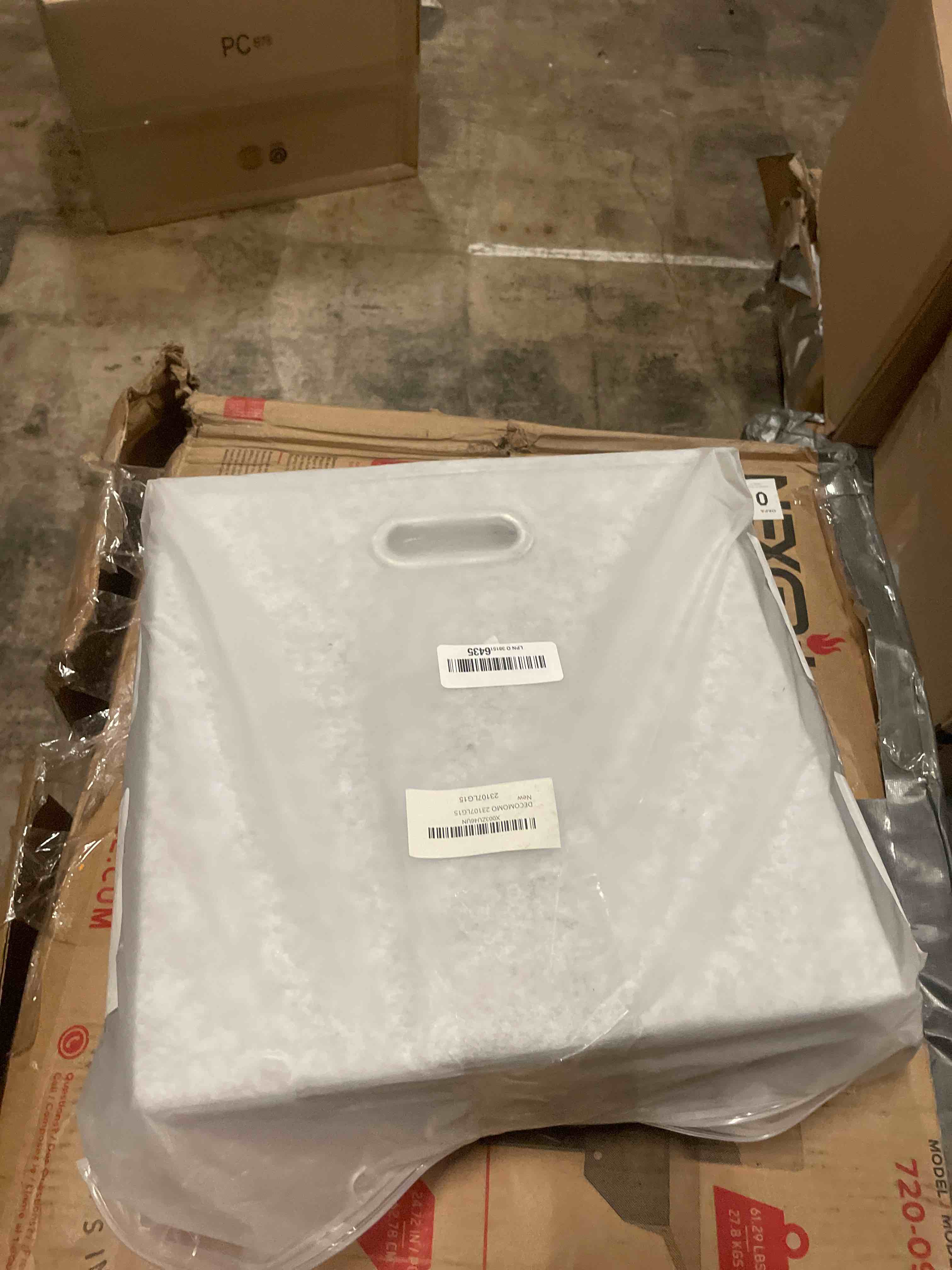 https://s3.amazonaws.com/lotting-images-prod/phillipi/GRA2160012_1757808738519.jpeg