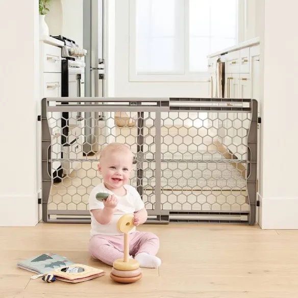 regalo plastic baby safety gate  gray  sturdy plastic frame  ages 6 to 24 months
