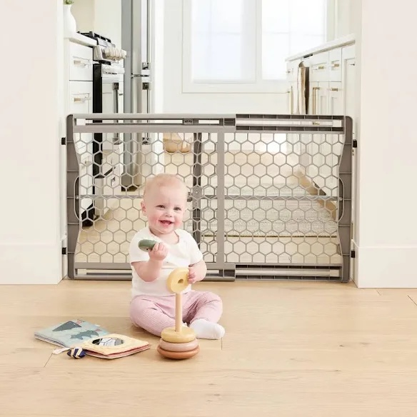 regalo plastic baby safety gate  gray  sturdy plastic frame  ages 6 to 24 months