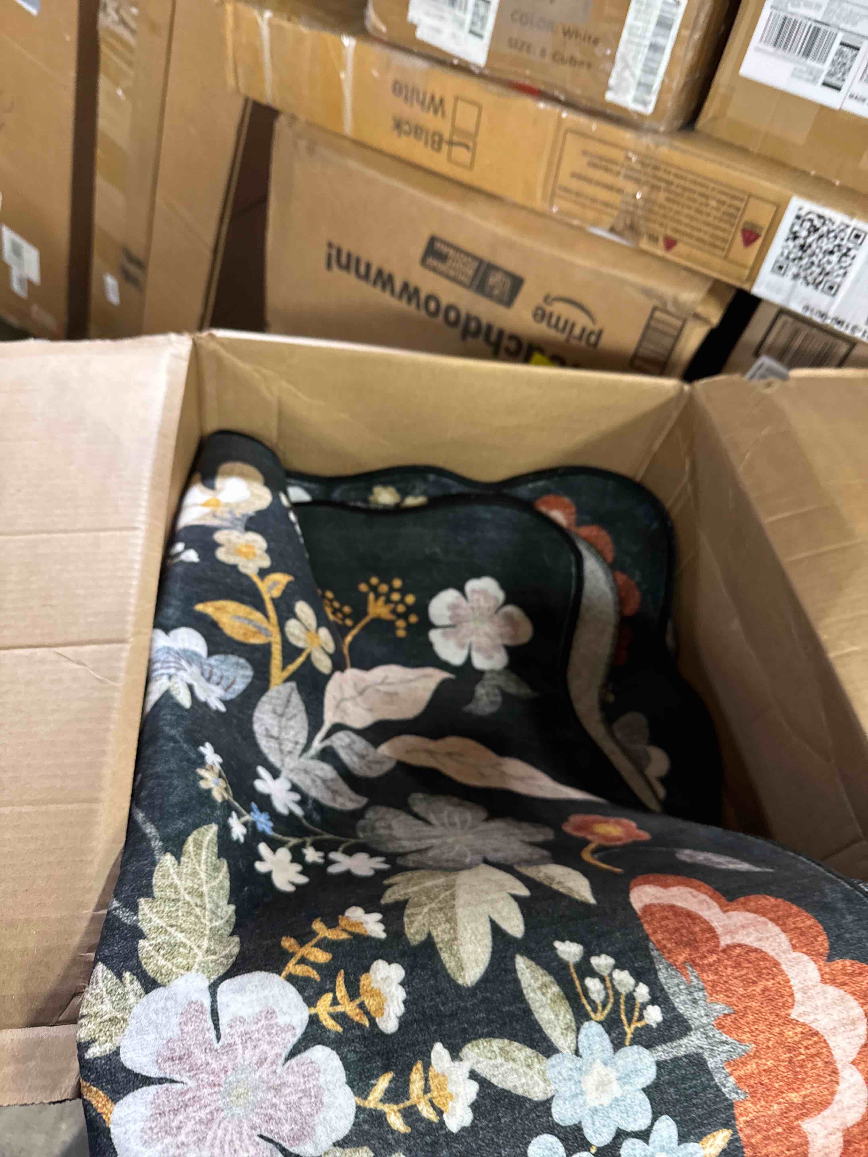 Condition photo showing Good Condition for 3x12ft Long Hallway Runner Rug - Non Slip Washable Floral Floor Runner for Kitchen Entryway Bathroom?Boho Low Pile Thin Rubber Backed Scalloped Carpet Runner (Black, 3x12)