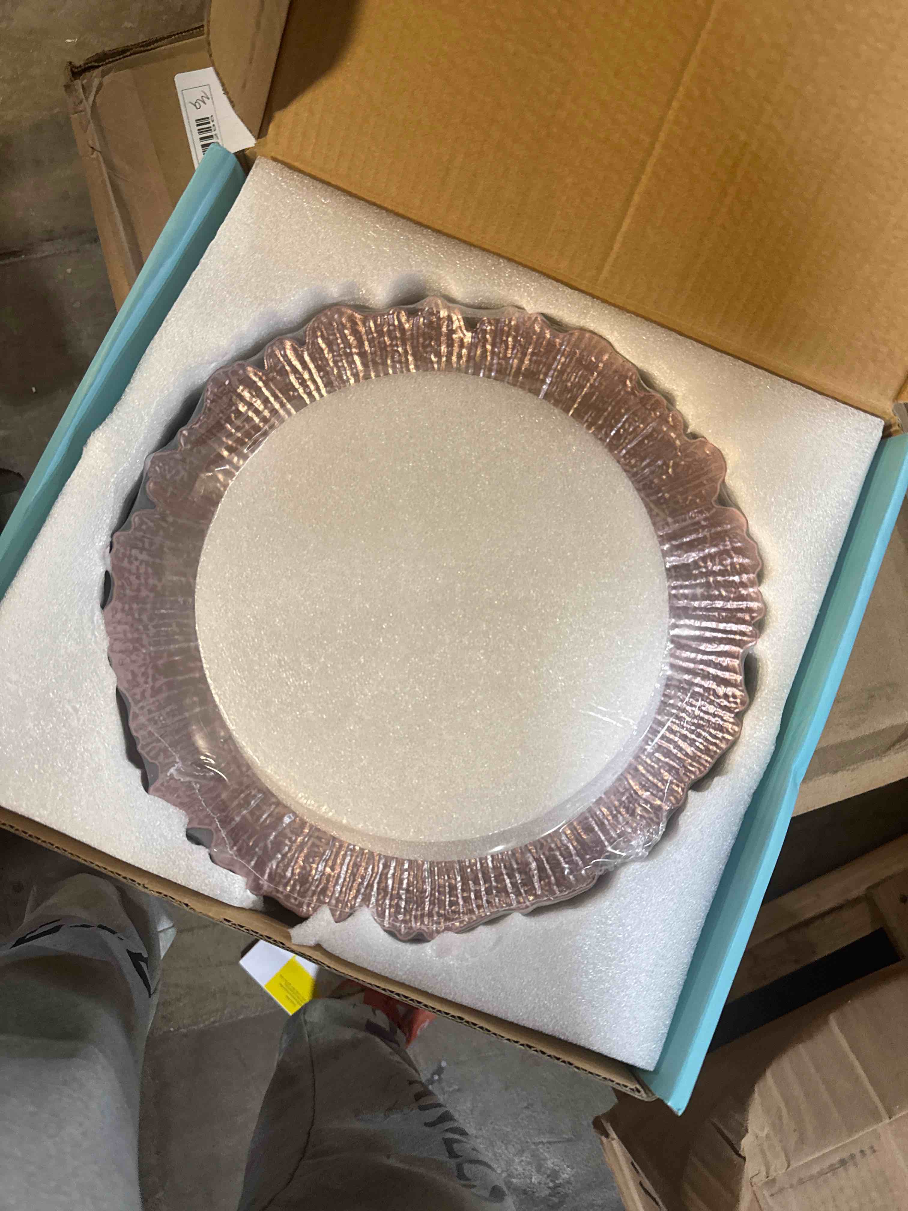 Condition photo showing New/Like New for MAONAME Round 13" Reef Charger Plates, Pink Plate Chargers Set of 6, Plastic Chargers for Dinner Plates, Thanksgiving, Christmas, Wedding 6 Pink