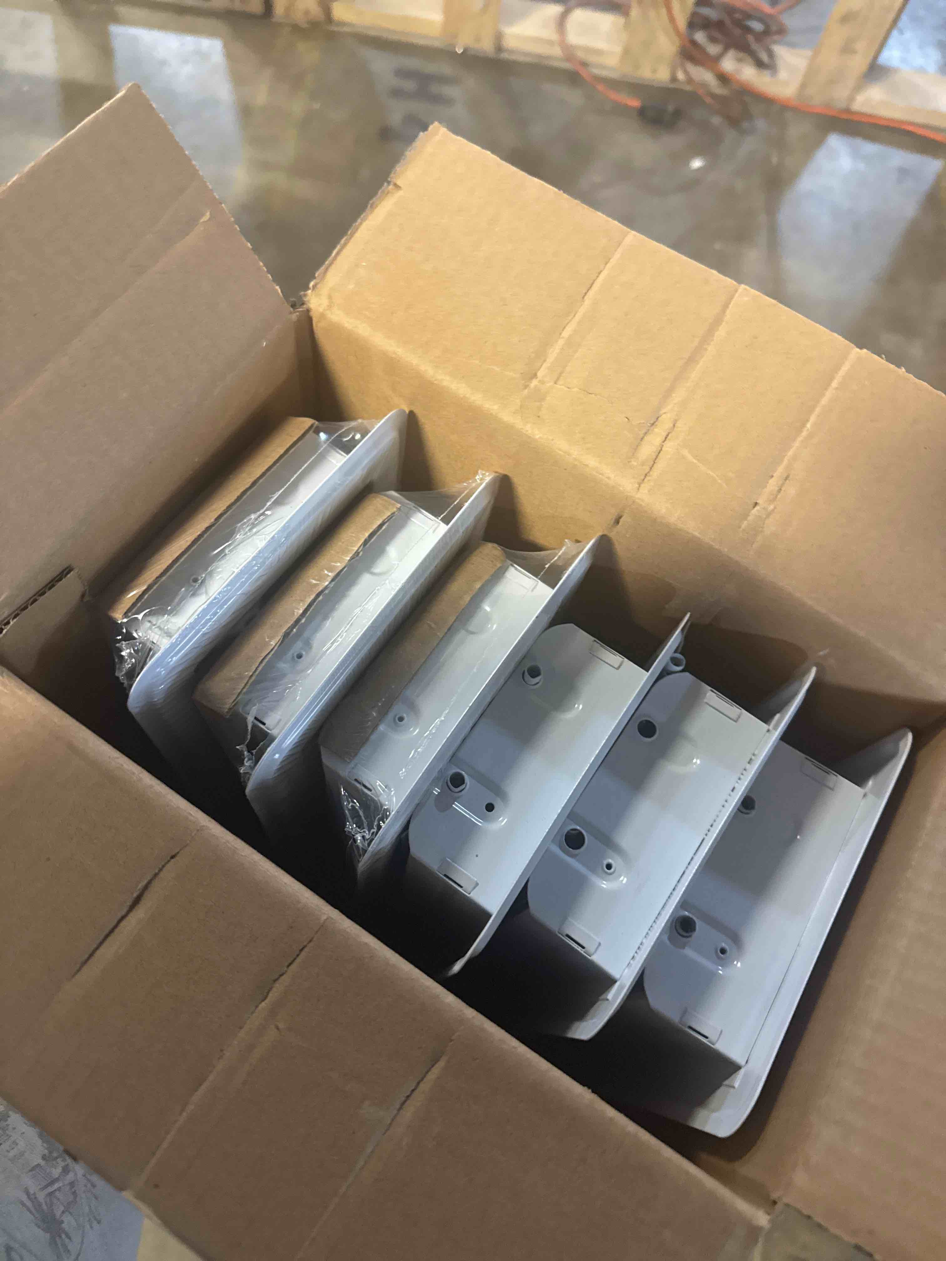 Condition photo showing New/Like New for 6 Pack Floor Vents Floor Registers 4x10 inch,Heavy Duty Metal Floor Air Vent Covers for Home Floor Sidewall, Rust Proof Finish Registers Grilles & Vents(White) 4x10 inches White 6PCS