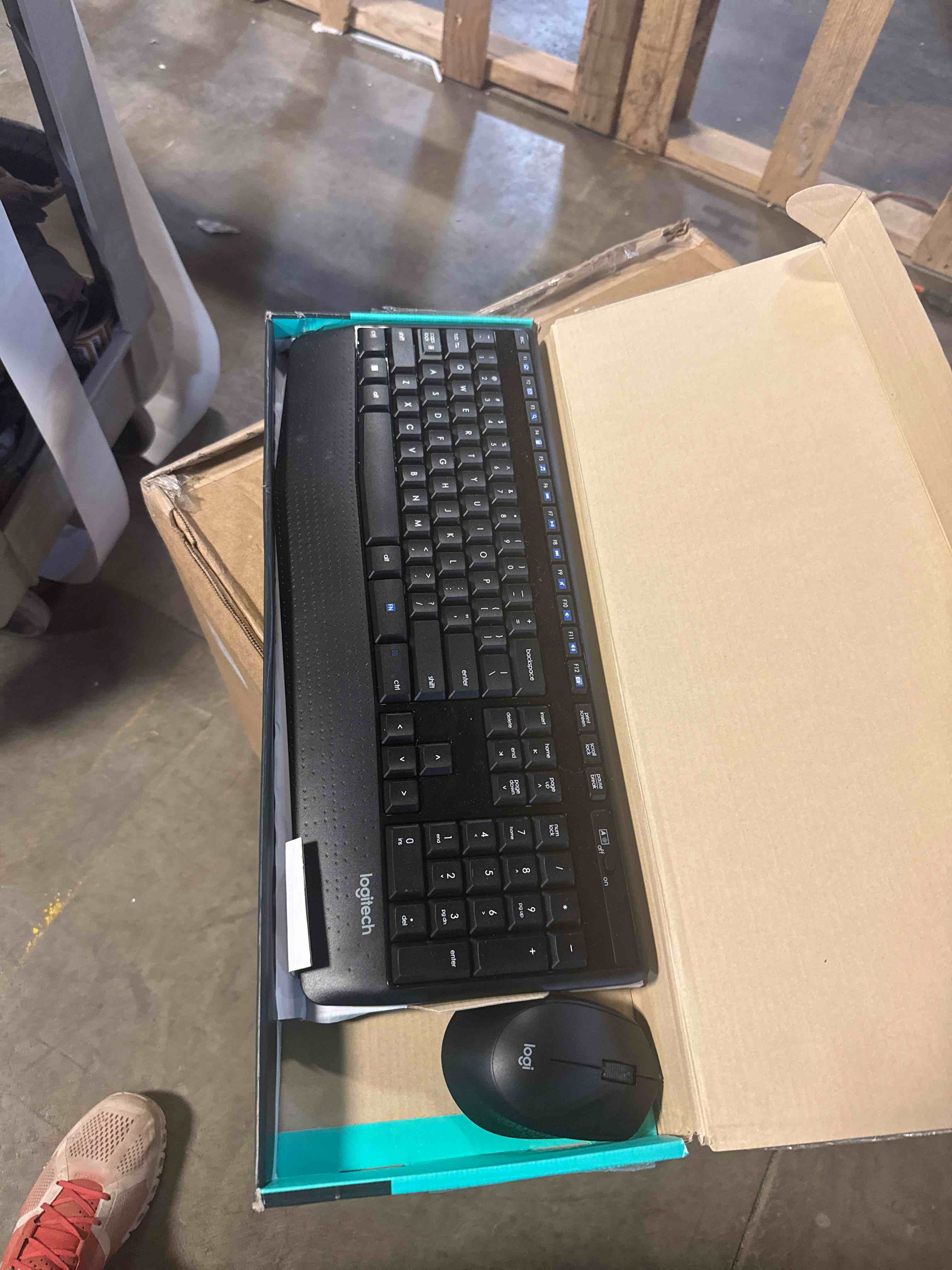 Condition photo showing Good Condition for Logitech MK345 Wireless Combo with Full-Size Keyboard and Right-Handed Mouse -