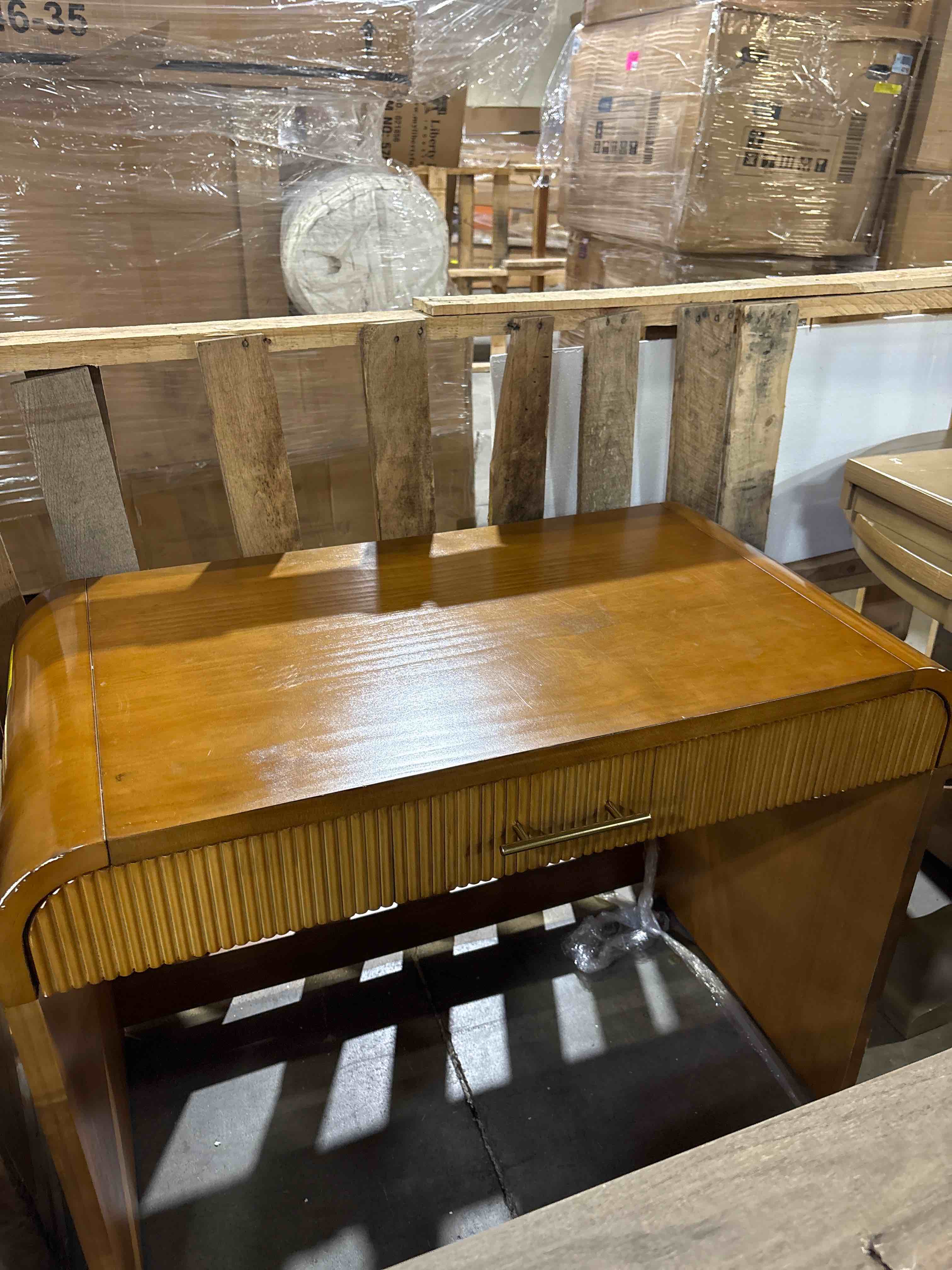 Condition photo showing Good Condition for Makeup Vanity Table By Orren Ellis
