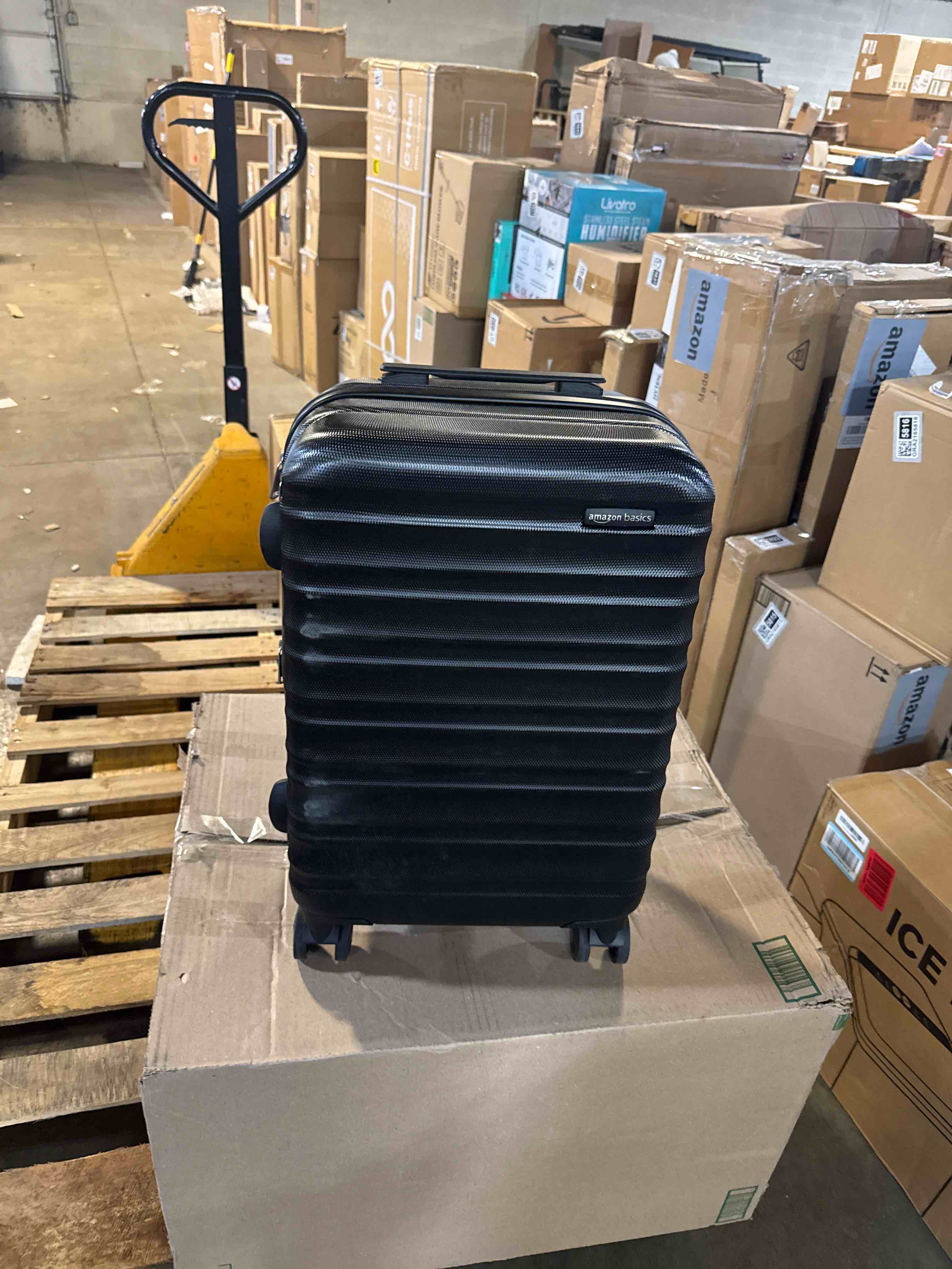 Condition photo showing Good Condition for Amazon Basics 26" Hardside Medium Checked Luggage, Hardshell Suitcase With Wheels, Expandable For Up to 15% More Space, With Scratch-Resistant Surface, Four Multi-directional Wheels, Black Black Medium Checked