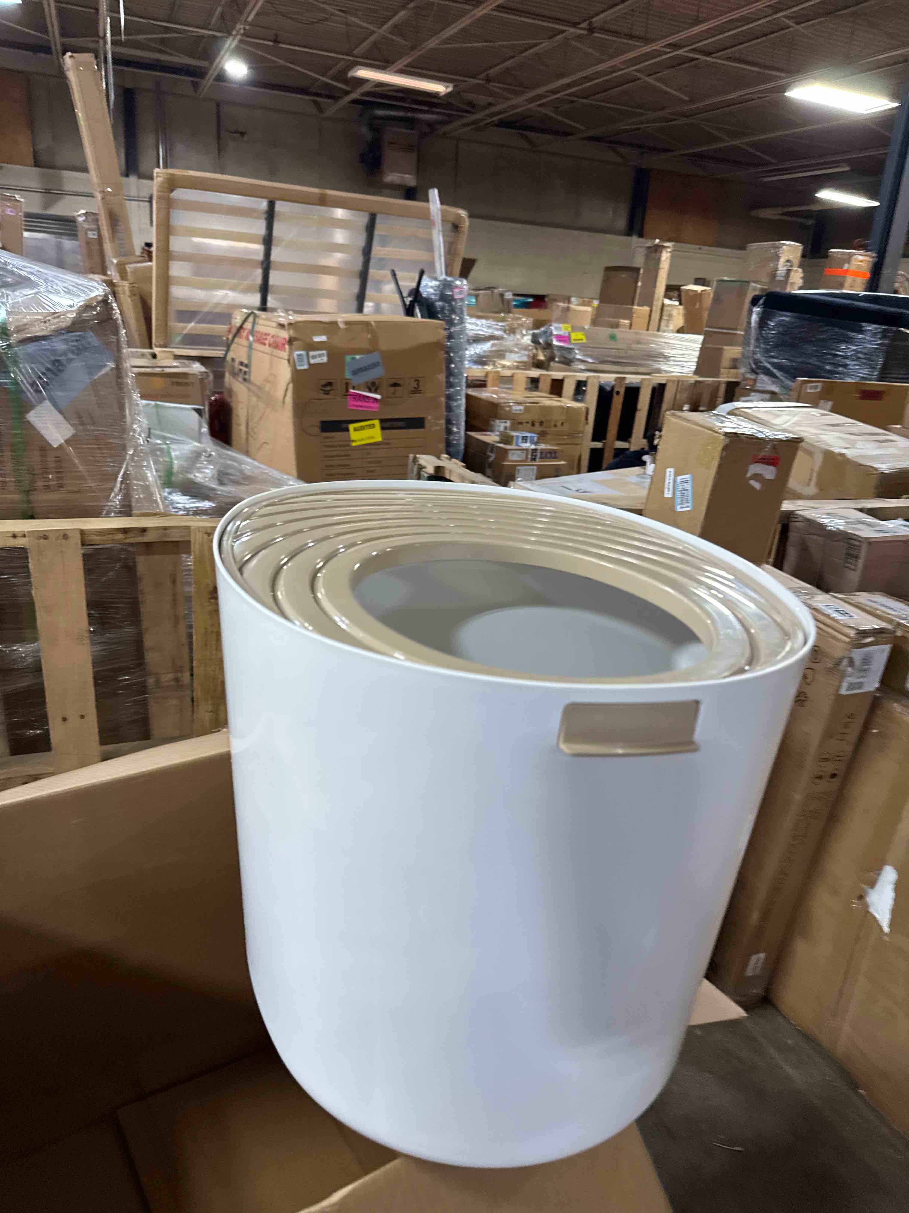 Condition photo showing New/Like New for IRIS USA Cat Litter Box, Large Top Entry with Litter Catching Lid and Scoop, Dog Proof, Cat Box Enclosure, Beige/White Top Entry White/Beige