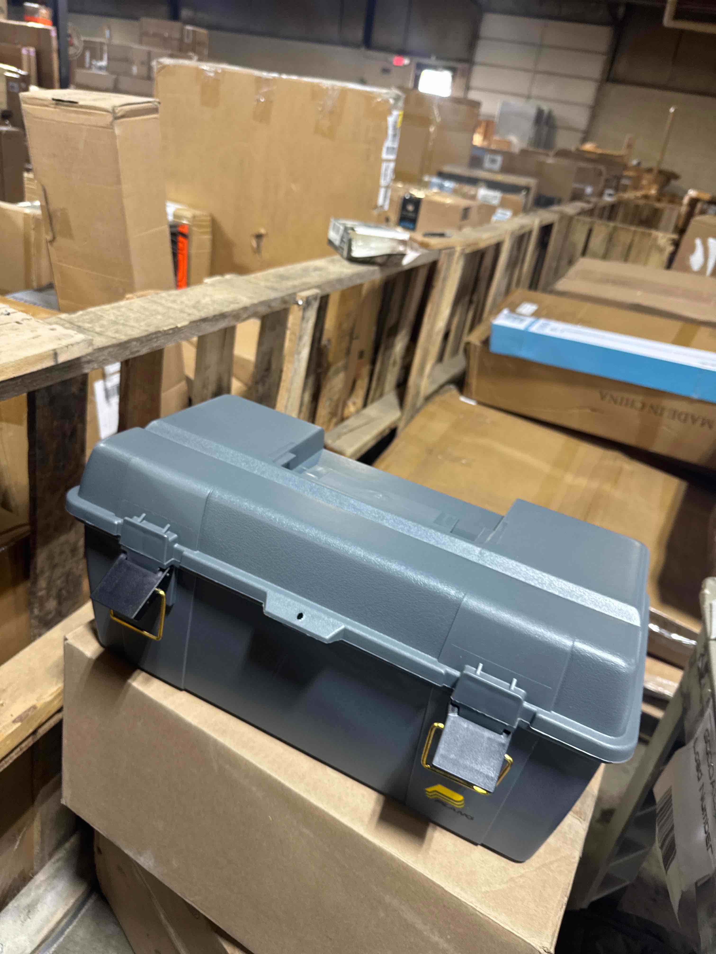 Condition photo showing Good Condition for Portable Tool Box, 20-1/4 In. W, Gray ( Broken handle)