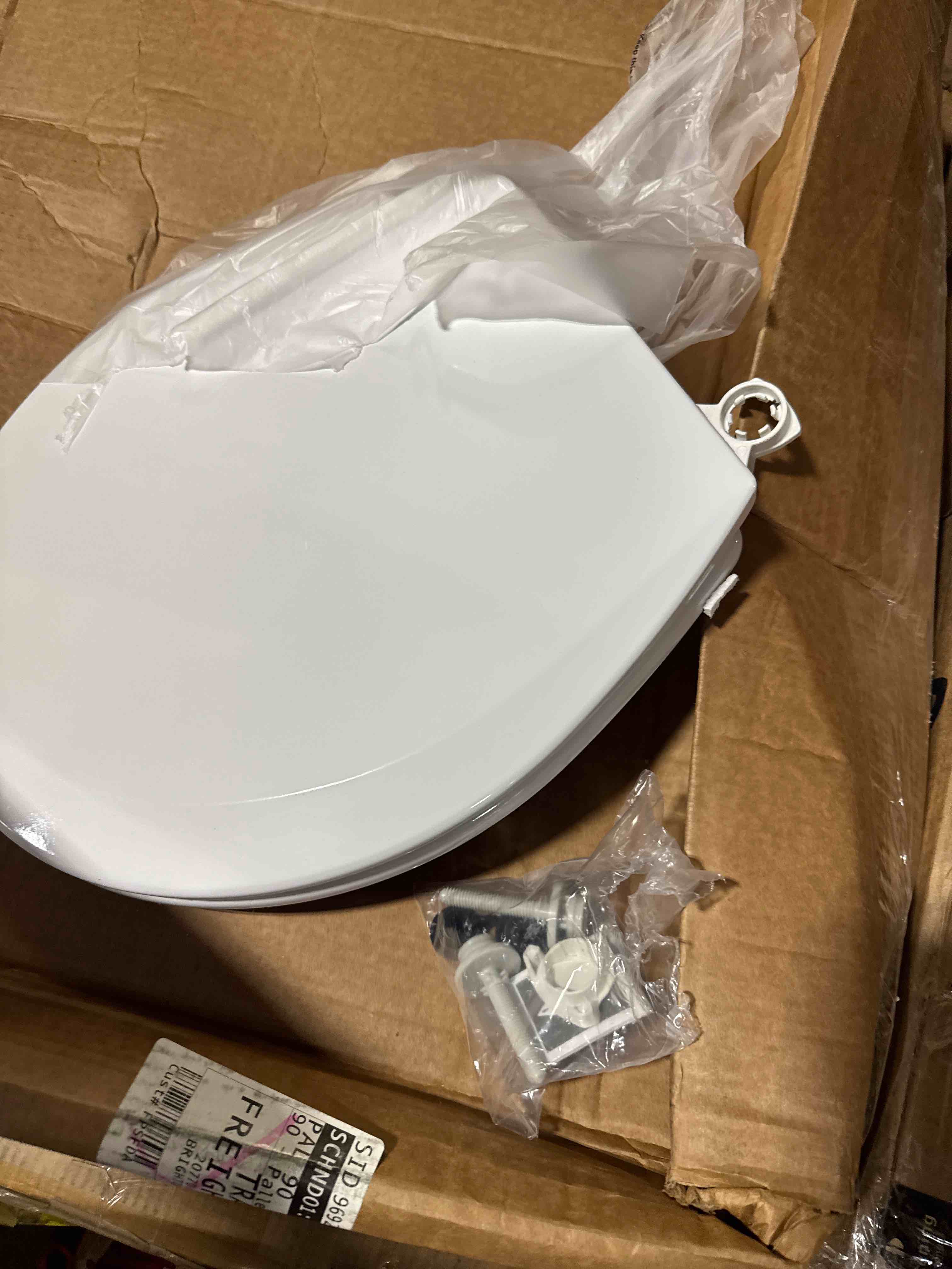 Condition photo showing Good Condition for Bemis Round Enameled Wood Toilet Seat in Cotton White with Easy•Clean Hinge