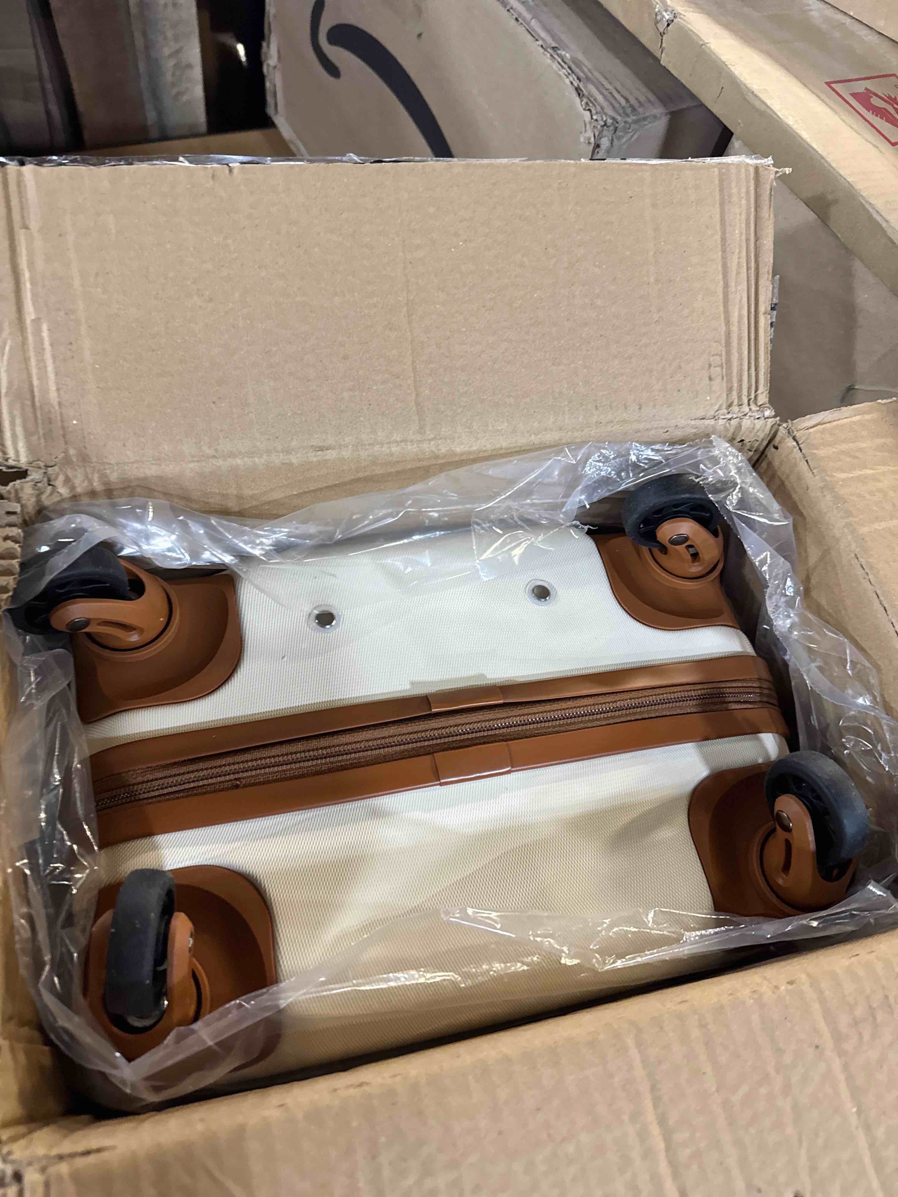 Condition photo showing Good Condition for COOLIFE Luggage Carry On Luggage Suitcase Softside Wheeled Luggage Lightweight Rolling Travel Bag, White, 3 Piece Set (DB/TB/20), Luggage Set with Bags 3 piece set (DB/TB/20) White