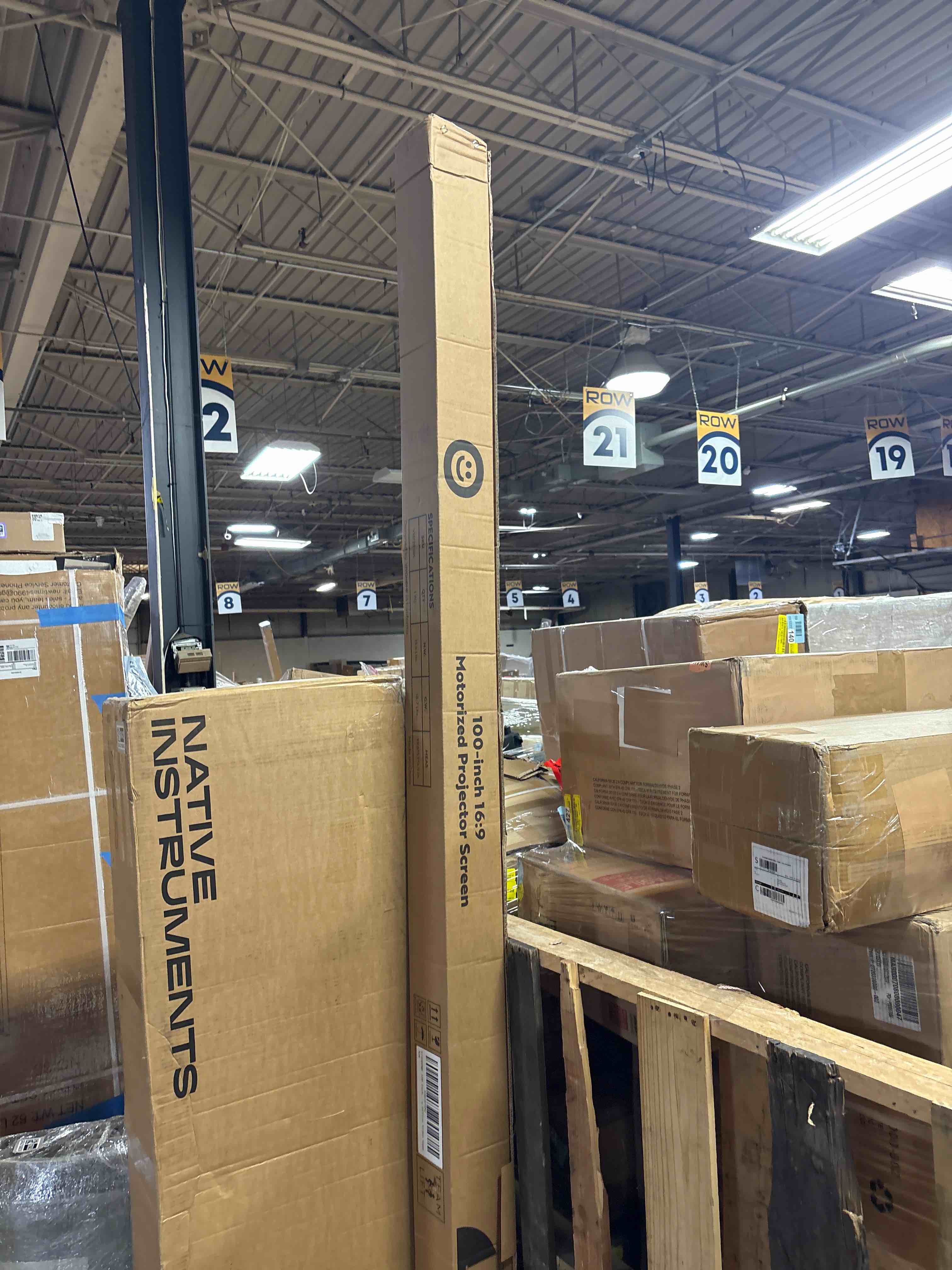 Condition photo showing New/Like New for VIVOHOME Motorized Projector Screen with Remote, 16:9 100 Inch Auto Electric Projection Screen, HD 4K Movie Screen for Home Theater, Cinema, Office (87 x 49 Black) 100 Inch Black