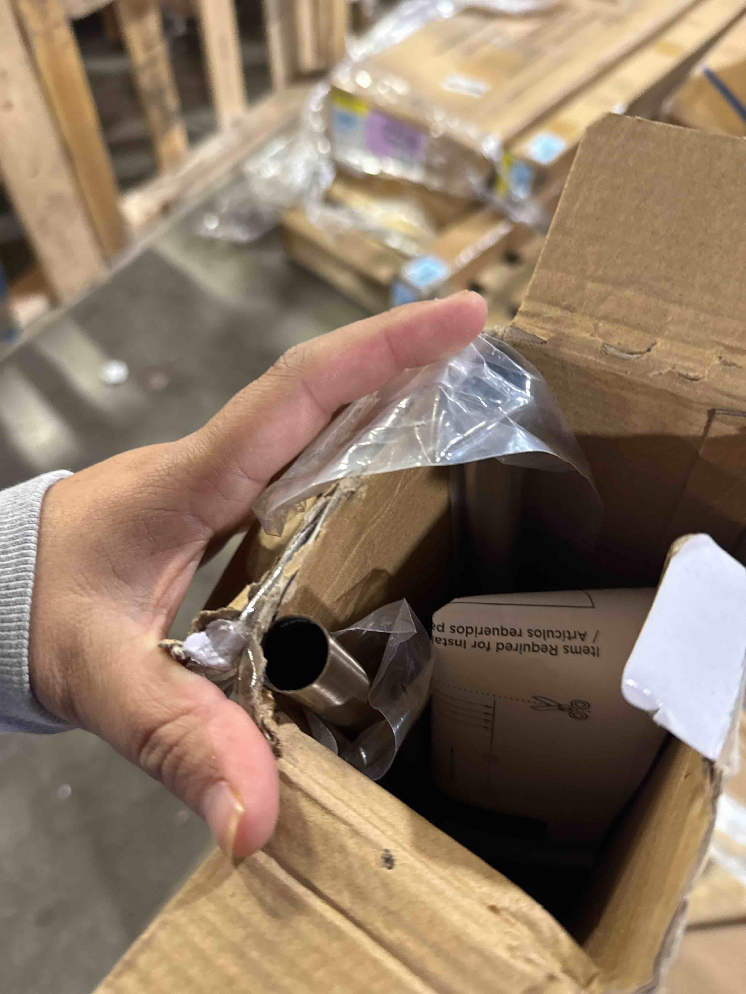 Condition photo showing Good Condition for Delta Faucet 75925-CZ, 24 Inch, Champagne Bronze