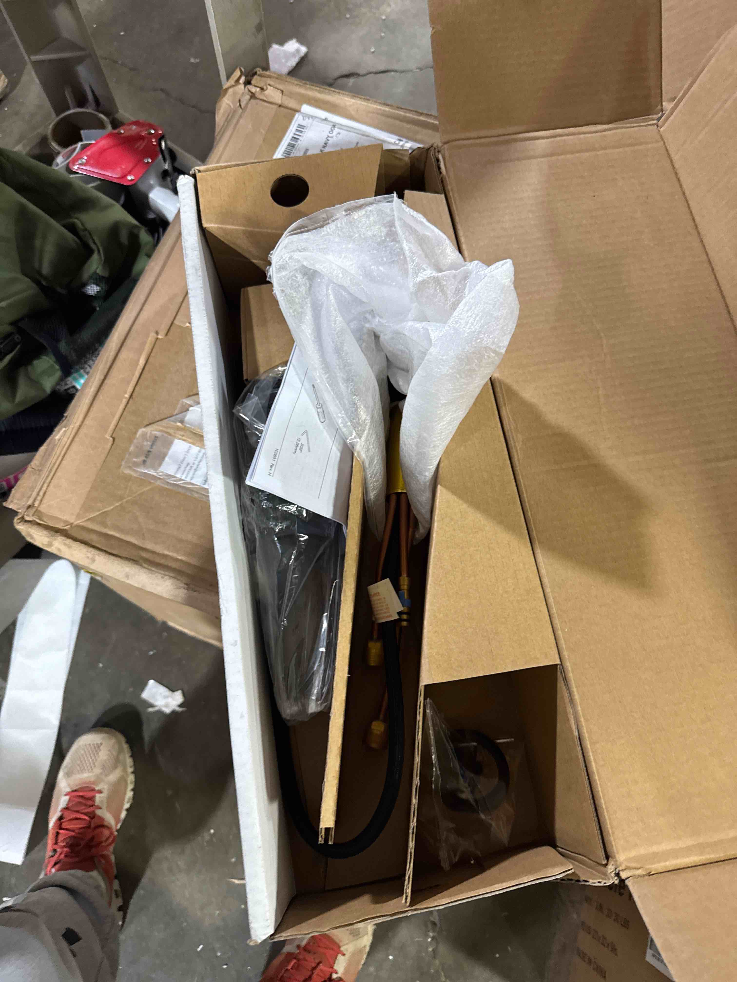 Condition photo showing New/Like New for Delta Faucet Arvo Pull-Down Single Hole Bathroom Faucet, Matte Black Bathroom Sink Faucet, Bathroom Faucet with Pull Out Sprayer, Single Handle Bathroom Faucet, Matte Black 15840LF-BLPD