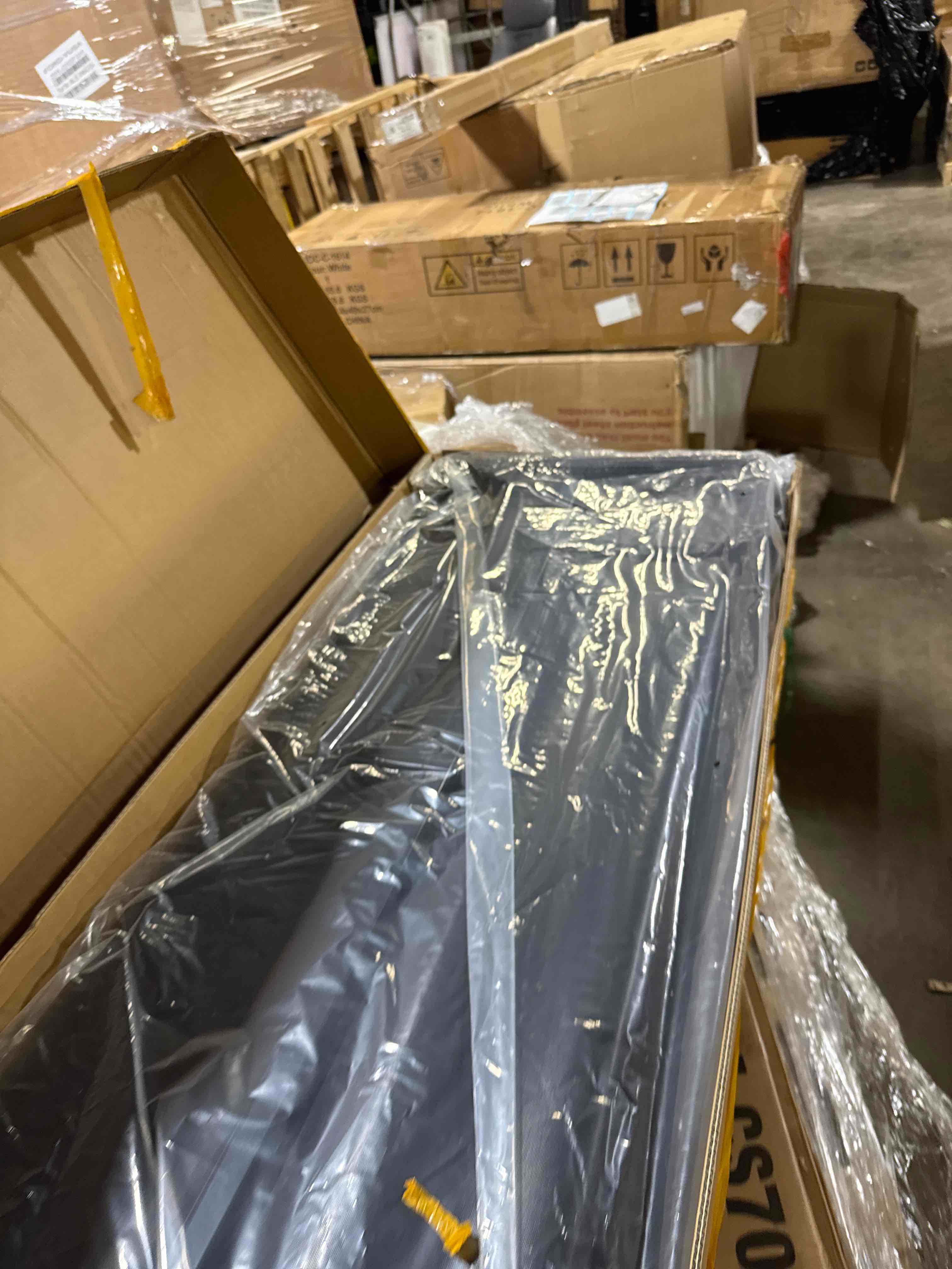 Condition photo showing New/Like New for oEdRo Soft Tri-fold Truck Bed Tonneau Cover Compatible with Toyota Tacoma 2016-2023 with 5ft Bed, Fleetside with Track Rail System(Excl. Trail) 5ft Bed Folding 2016-2023