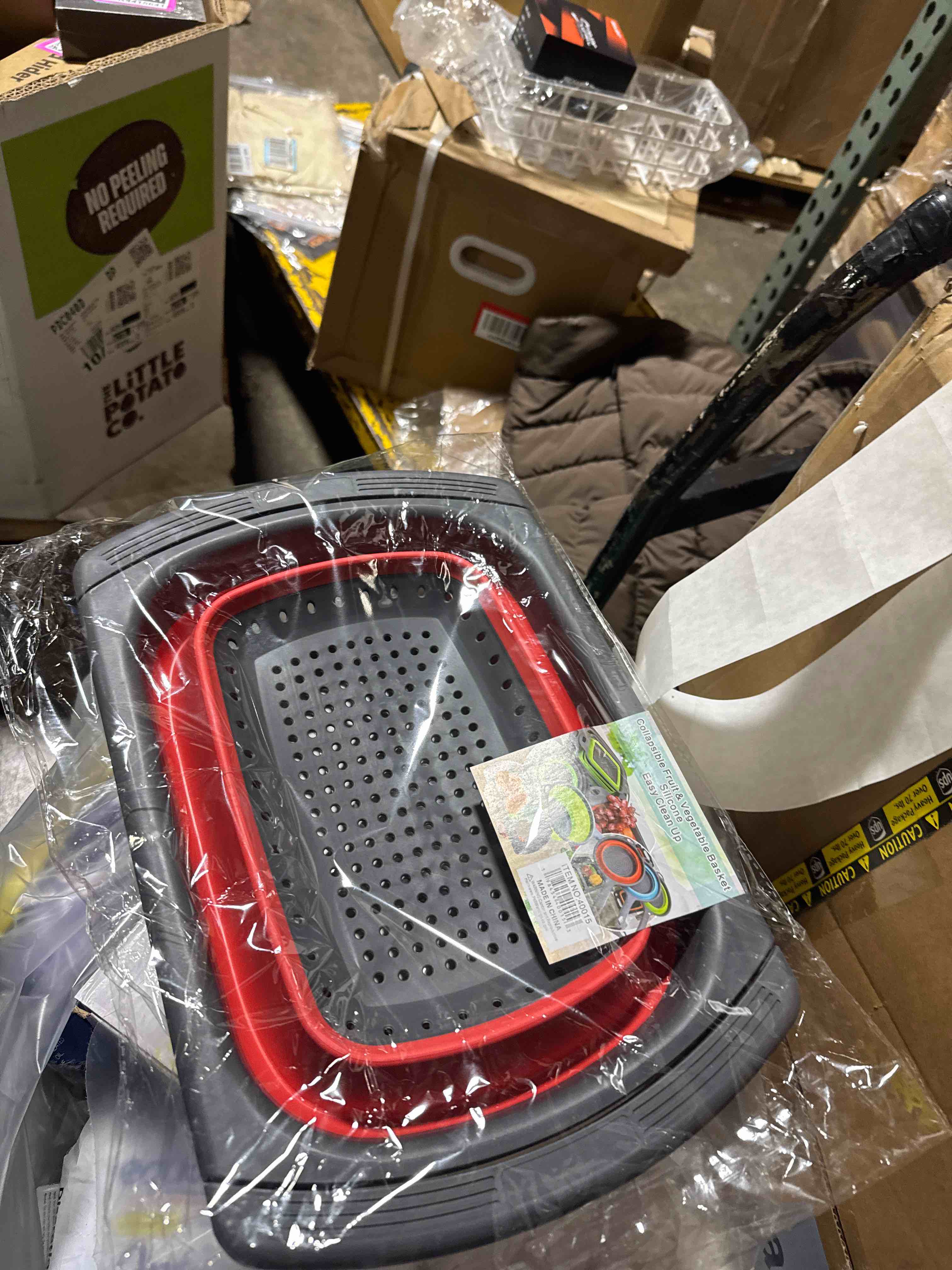 Condition photo showing New/Like New for Qimh Colander Collapsible, Over The Sink Veggies/Fruit 6-Quart Strainers and Colanders with Extendable Handles, Folding Strainer for Kitchen