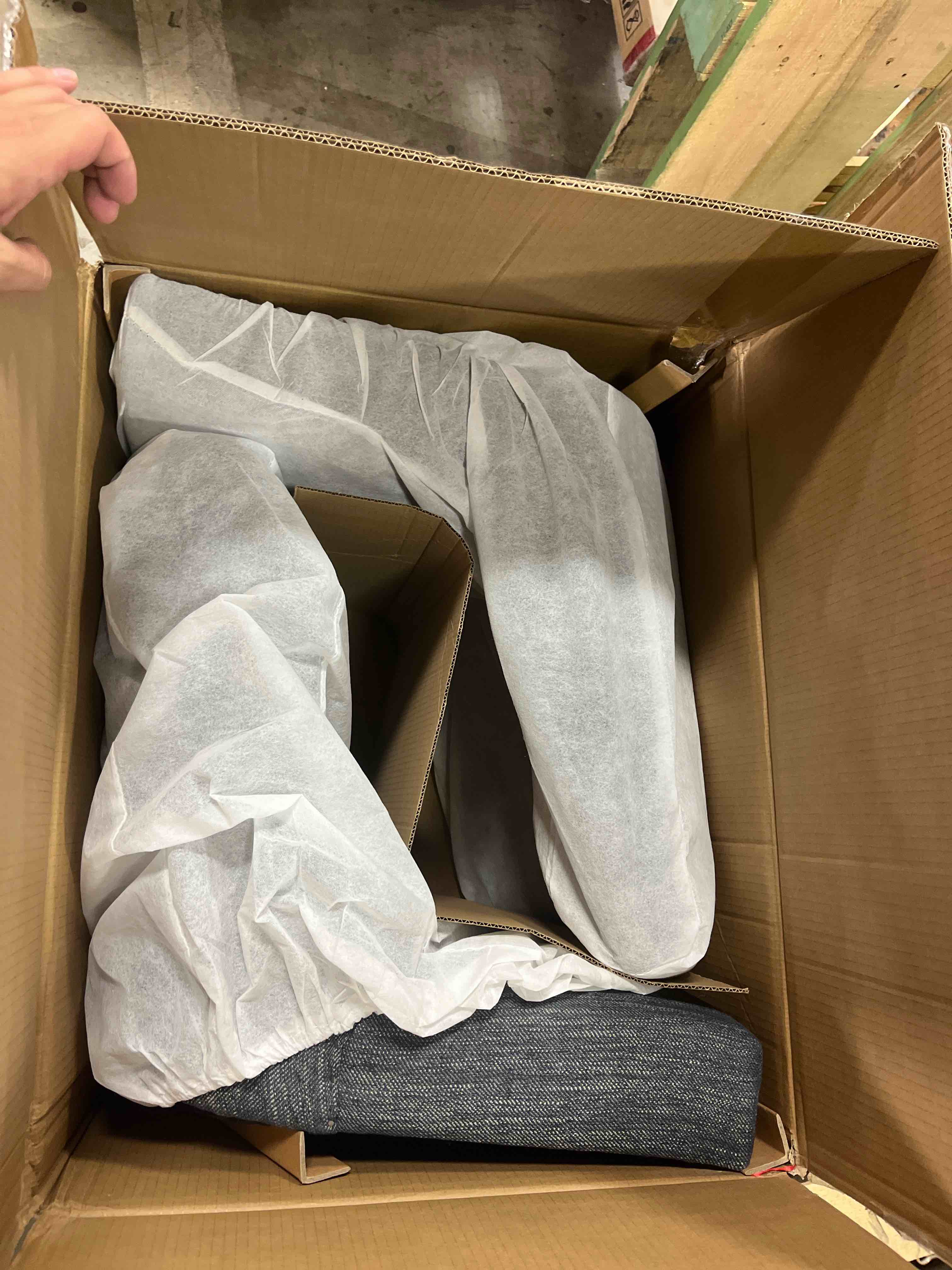 https://s3.amazonaws.com/lotting-images-prod/phillipi/GRA2168136_1757363799963.jpeg