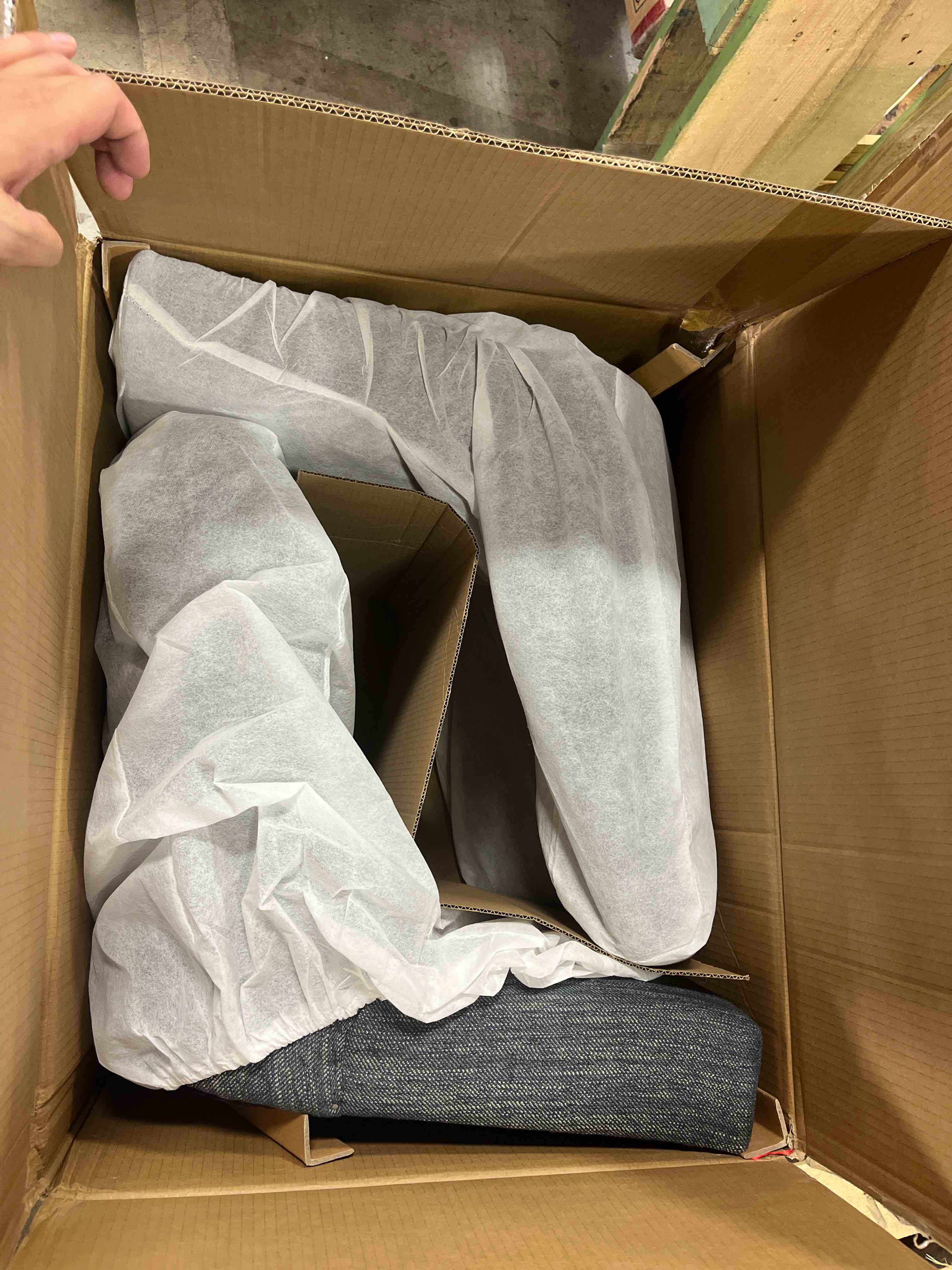 https://s3.amazonaws.com/lotting-images-prod/phillipi/GRA2168136_1757363801273.jpeg