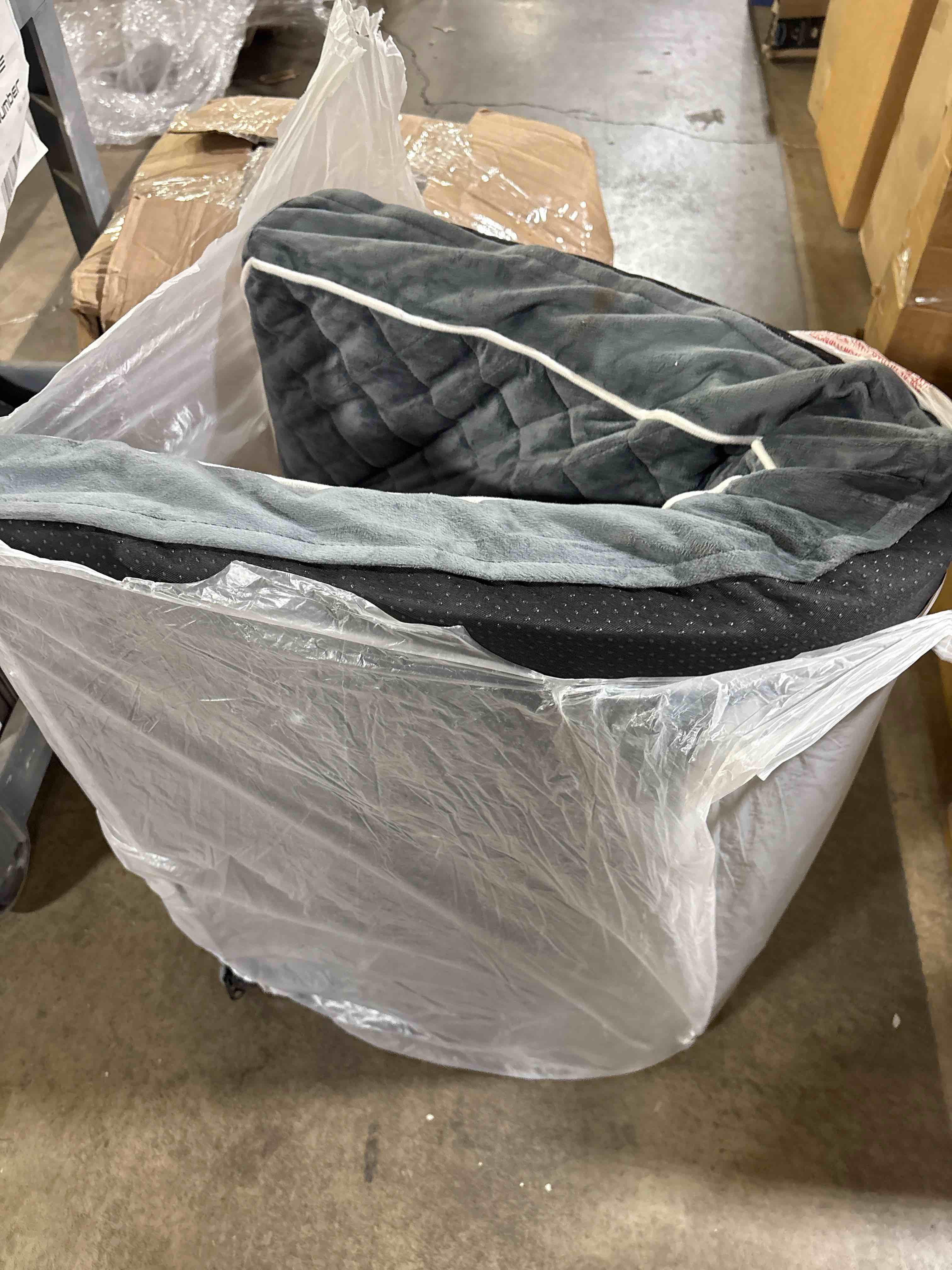 https://s3.amazonaws.com/lotting-images-prod/phillipi/GRA2168483_1761161049102.jpeg