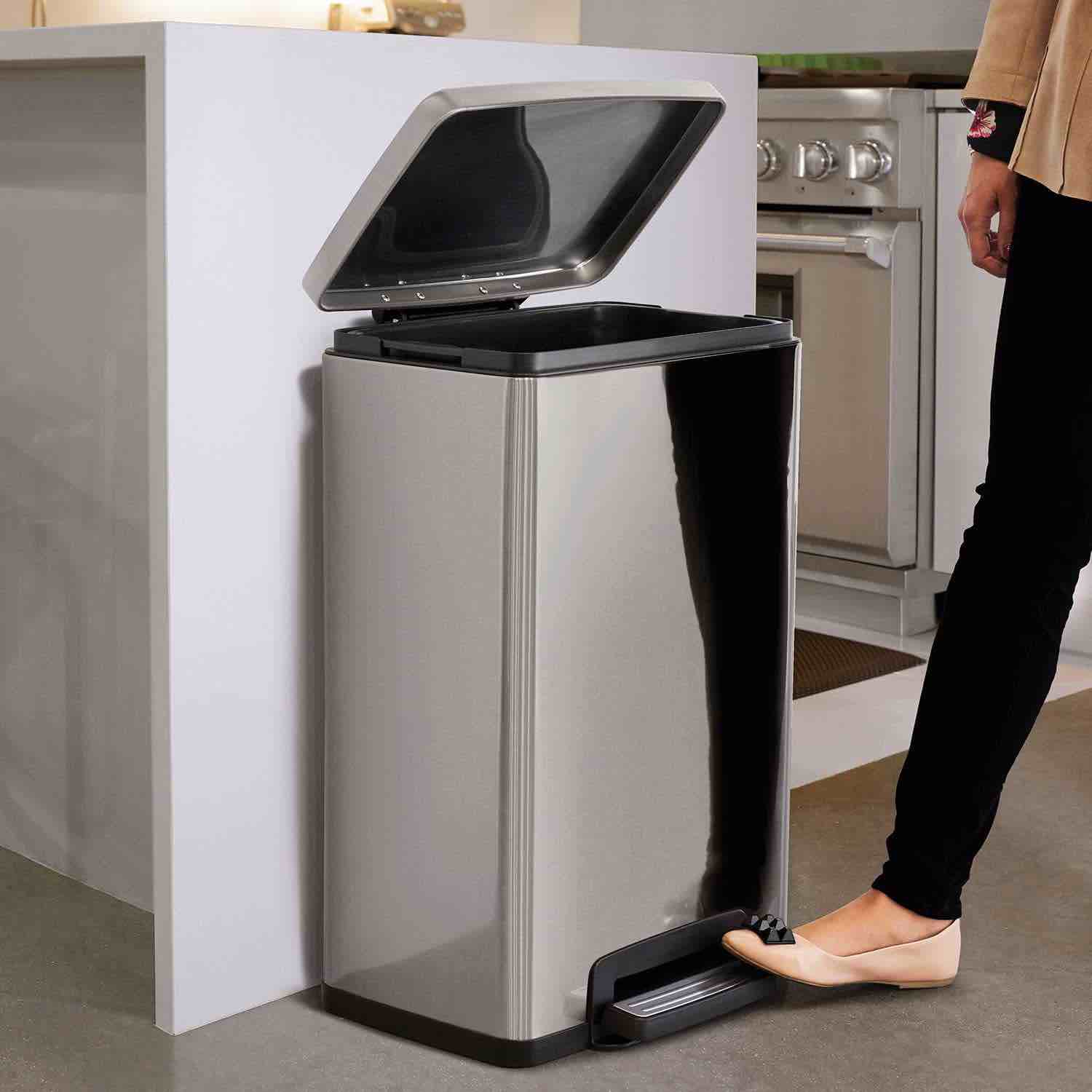 Tramontina 13-Gallon Step Trash Can