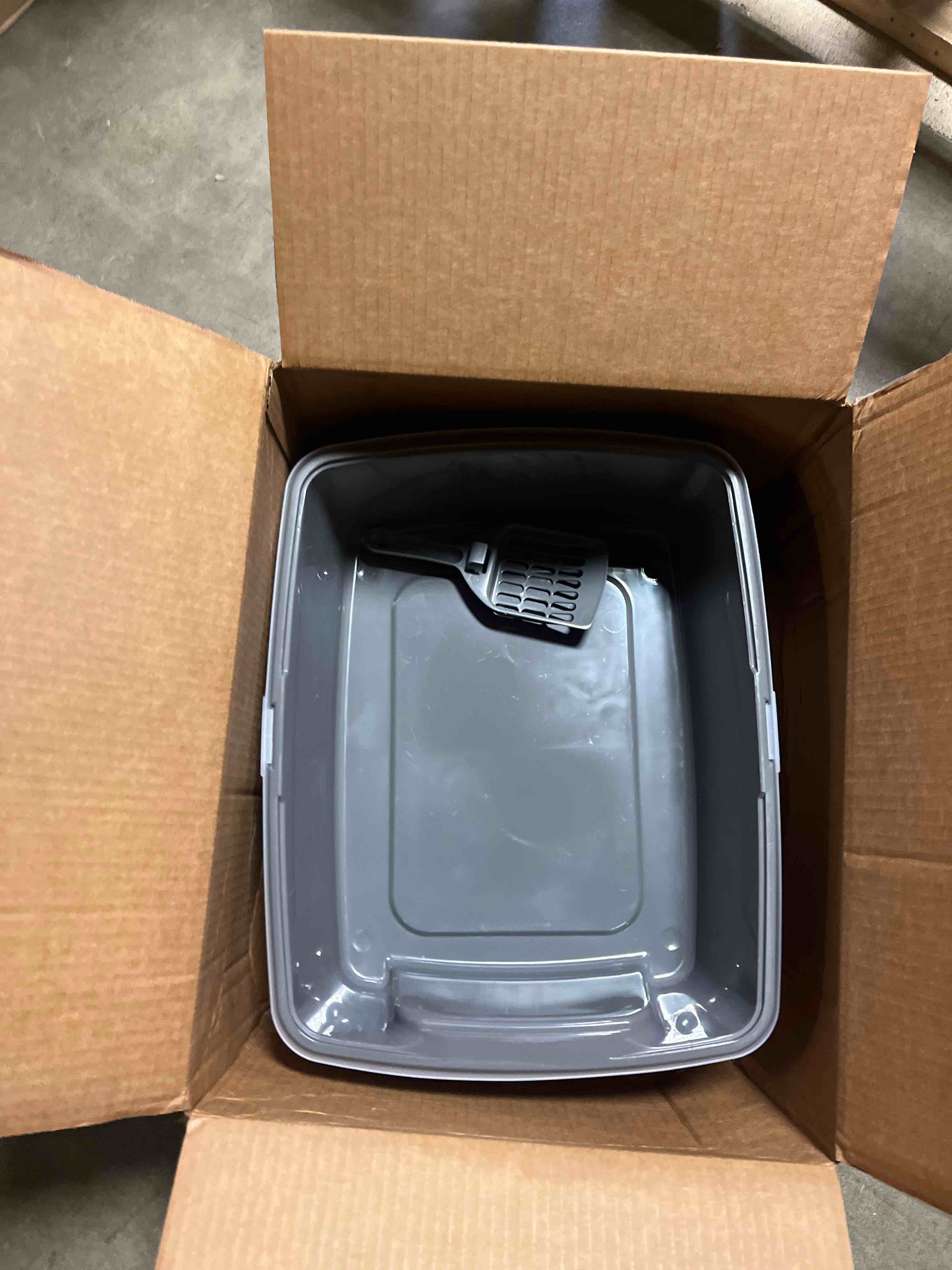Condition photo showing New/Like New for IRIS USA Open Top Cat Litter Tray with Scoop and Scatter Shield  Cat Litter Pan  Dark Gray