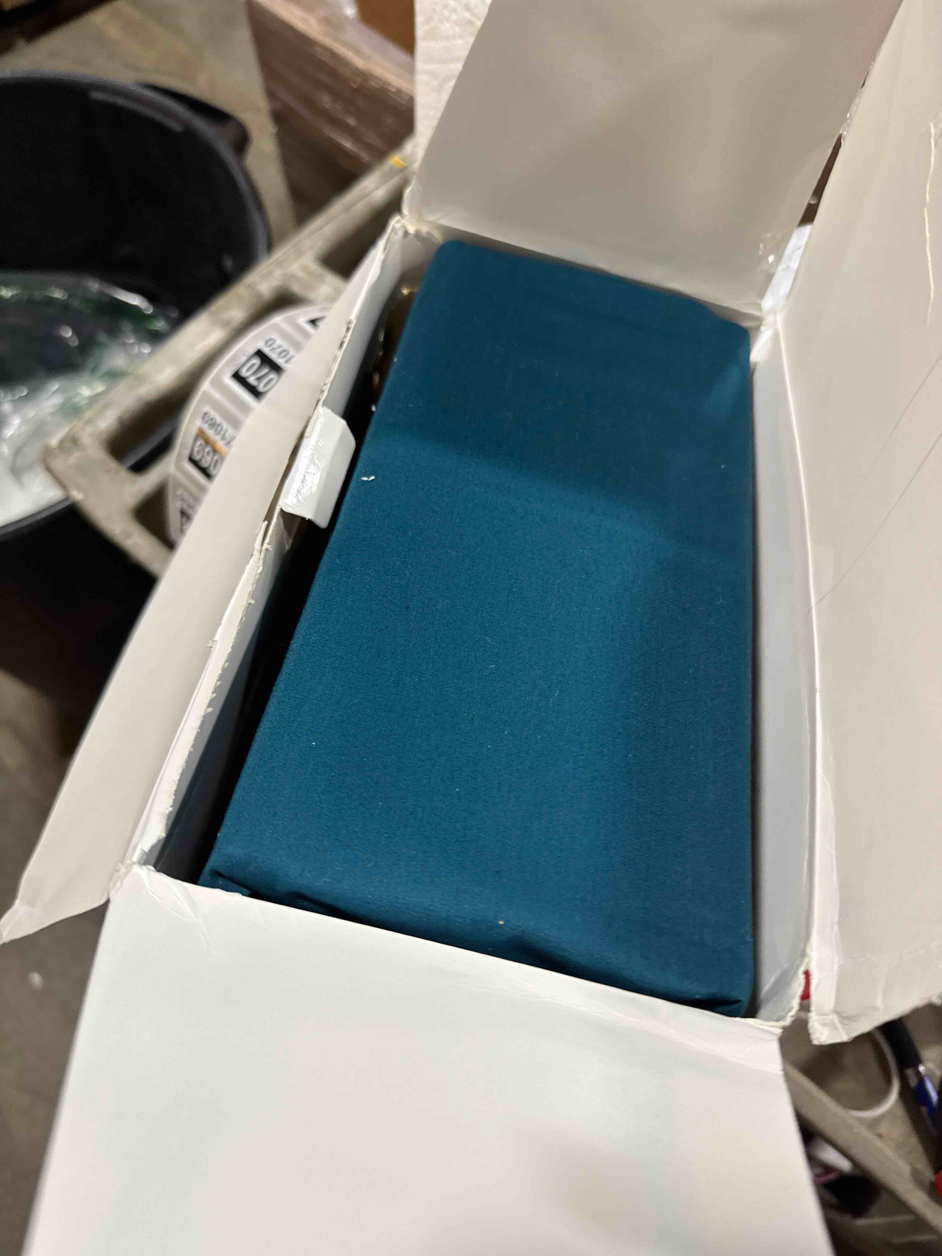 Condition photo showing New/Like New for Carressa Linen 100% Egyptian Cotton Queen Sheet Set - Luxury 1200 High Thread Count Egyptian Cotton Sheets Queen Size (4 PC, Teal), Silky Soft, Cooling, 17" Deep Pocket Sateen Weave Hotel Bedding
