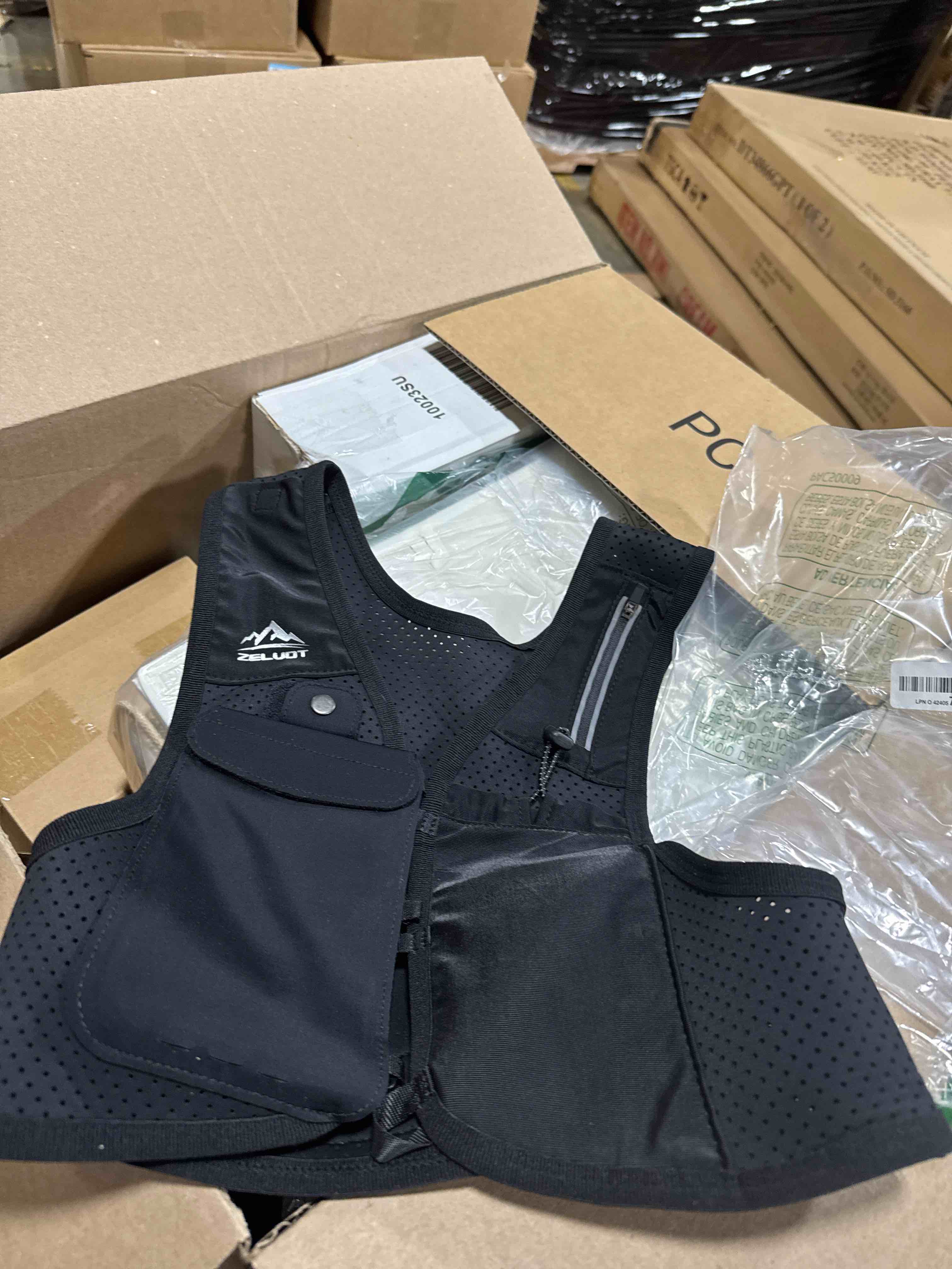 Condition photo showing Good Condition for Running Vest for Women Men, USA Original Patent, Adjustable Chest Straps Running Hydration Vest with 500ml Soft Flask, Lightweight Reflective Hydration Backpack for Marathon (  VEST ONLY)