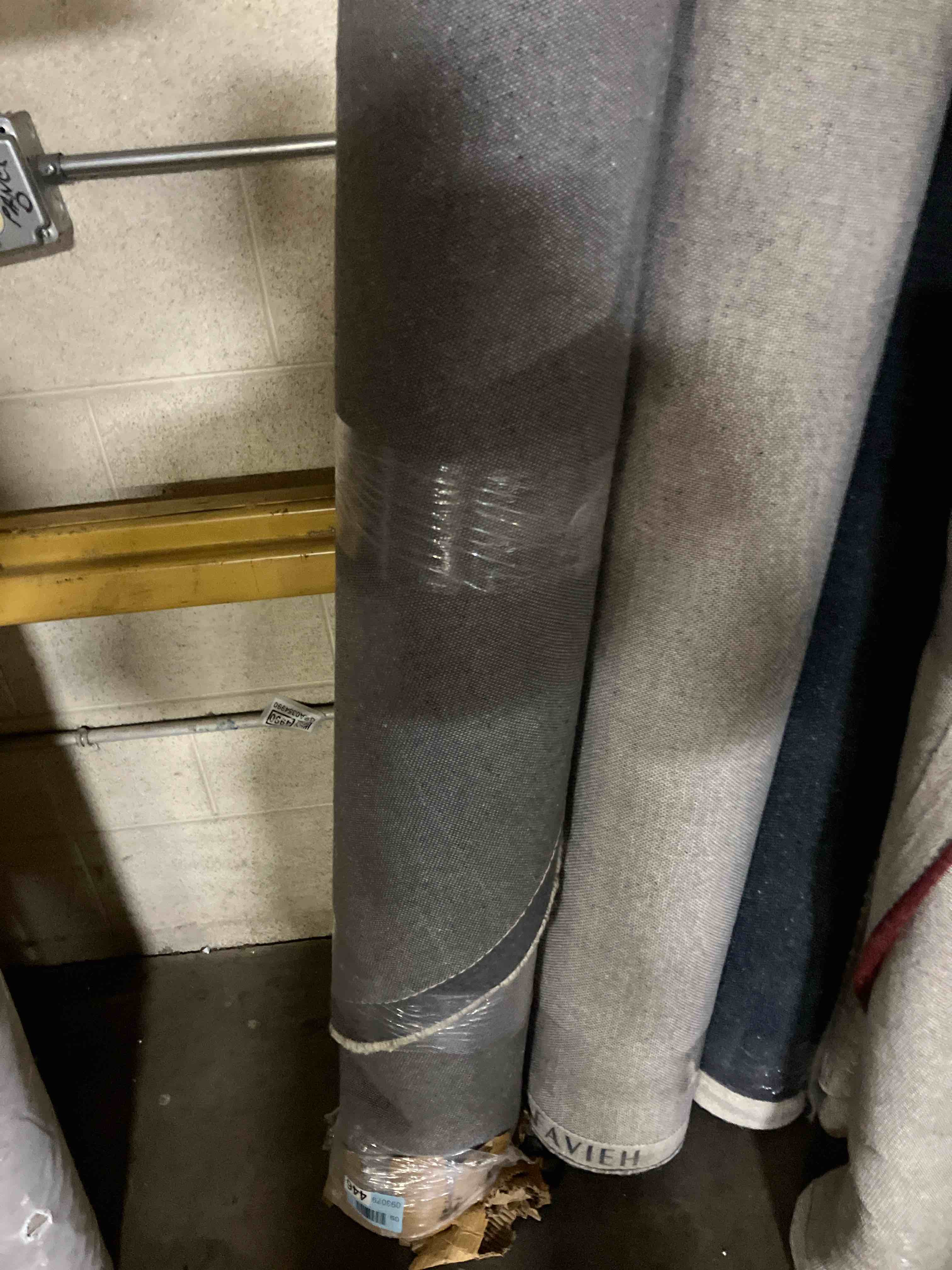 Condition photo showing Good Condition for Lansing Geometric Hand-Tufted Wool Gray/Cream Area Rug 9’ x 9’