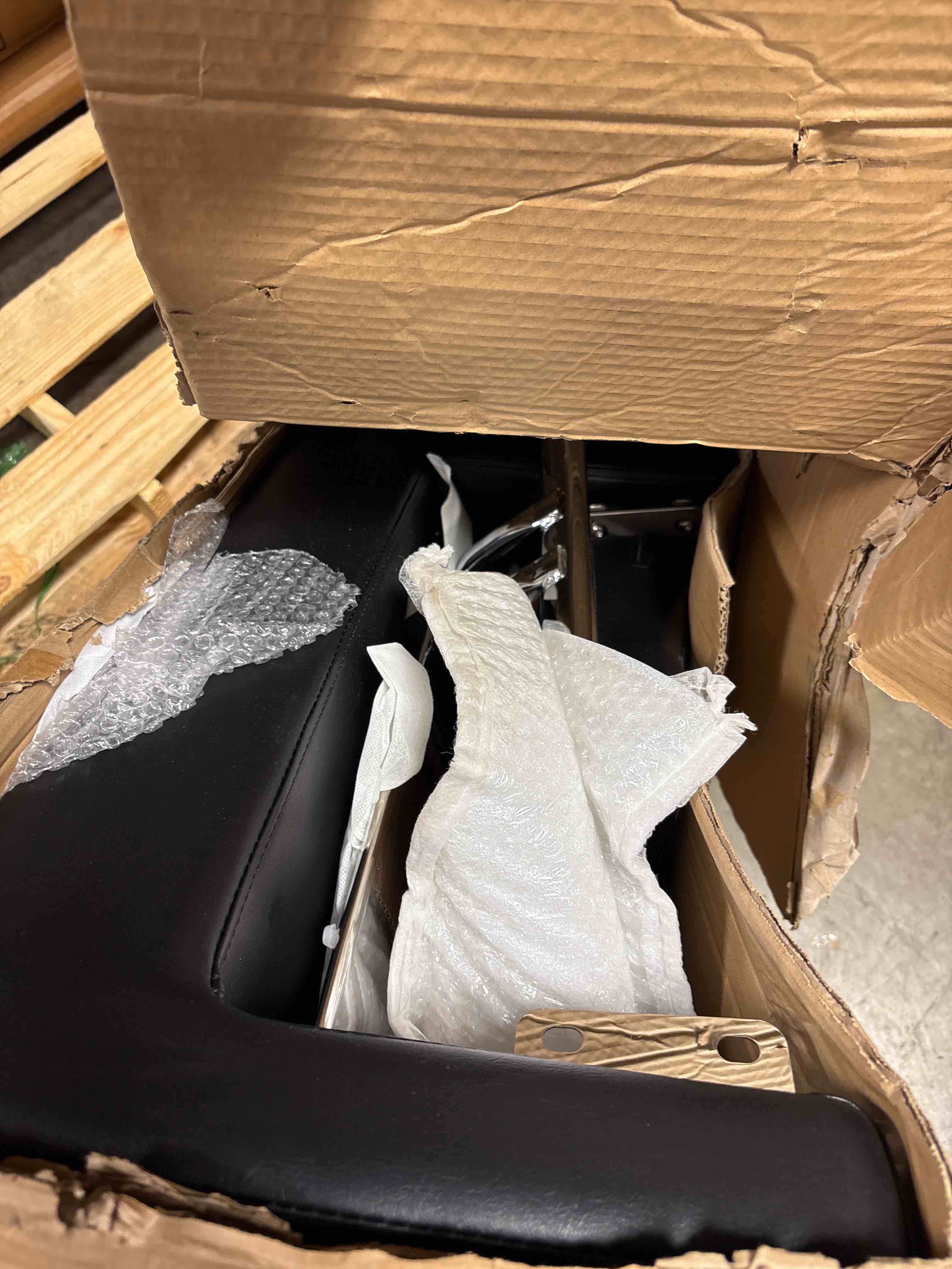 Condition photo showing New/Like New for Hairdresser Barber Salon Chair,Capacity 330 Lbs - with Heavy Duty Hydraulic Pump, 360° Swivel Adjustable Spa Beauty Equipment, Hair Stylist Women Man for Barbershop,Home Hairdresser Barber (Black)