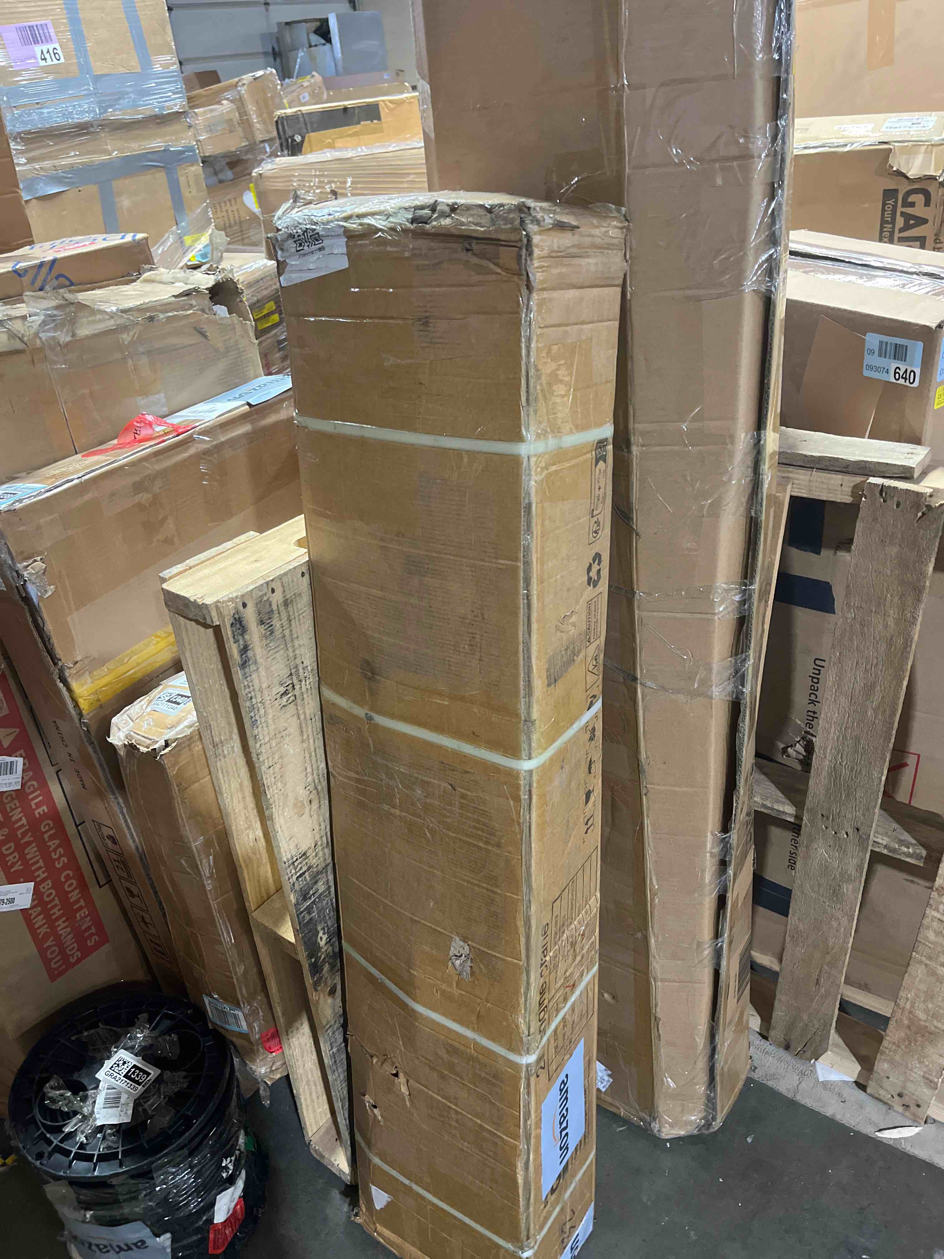 Condition photo showing Good Condition for Garvee 2 Ton Folding Engine Hoist Cherry Picker, Hydraulic Shop Crane with Telescopic Boom & 6 Swivel Casters, Heavy Duty 4400 LBS Capacity Motor Lift for Garage, Workshop, Automotive Use - Blue