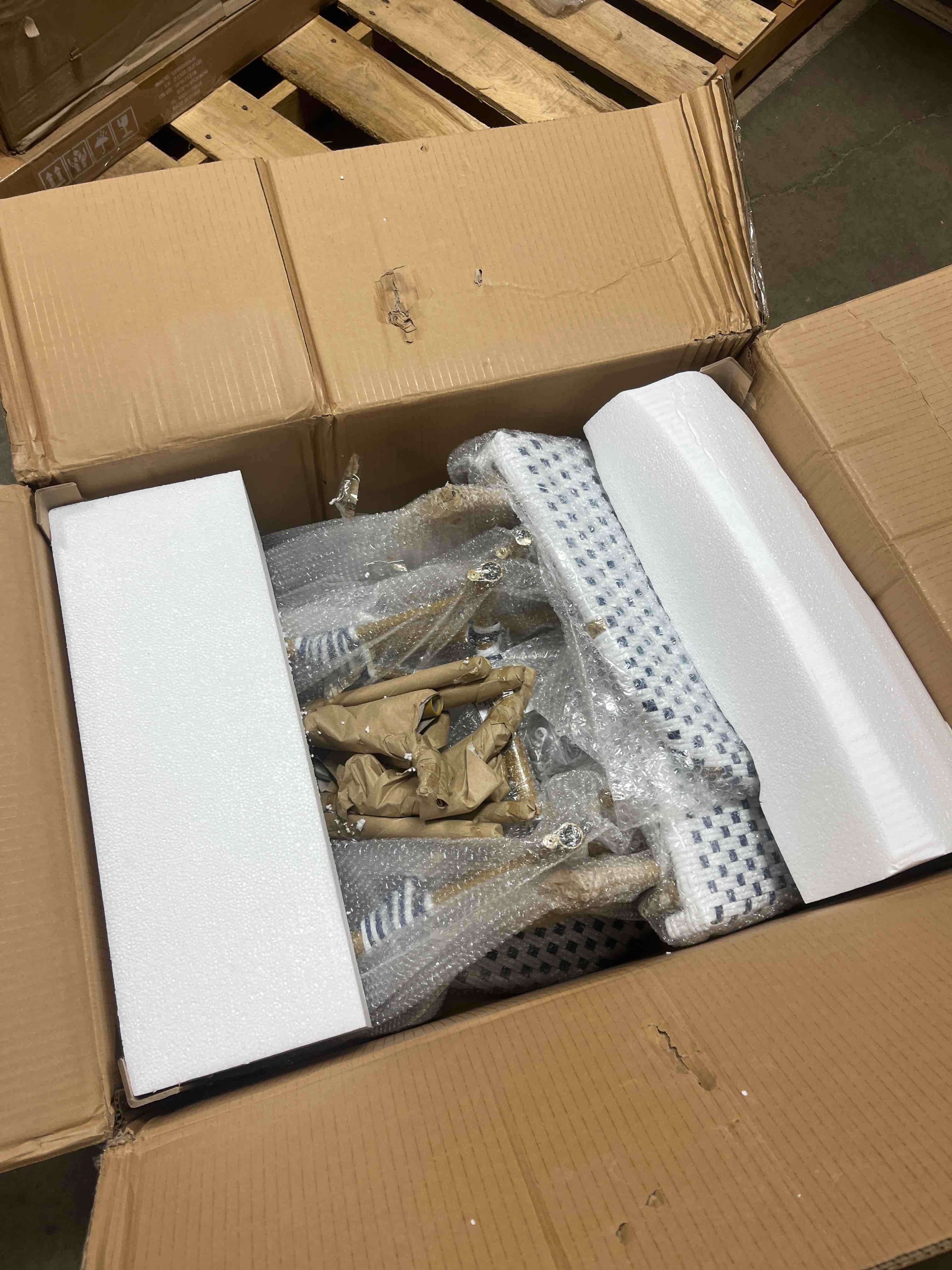 https://s3.amazonaws.com/lotting-images-prod/phillipi/GRA2171882_1777910179348.jpeg