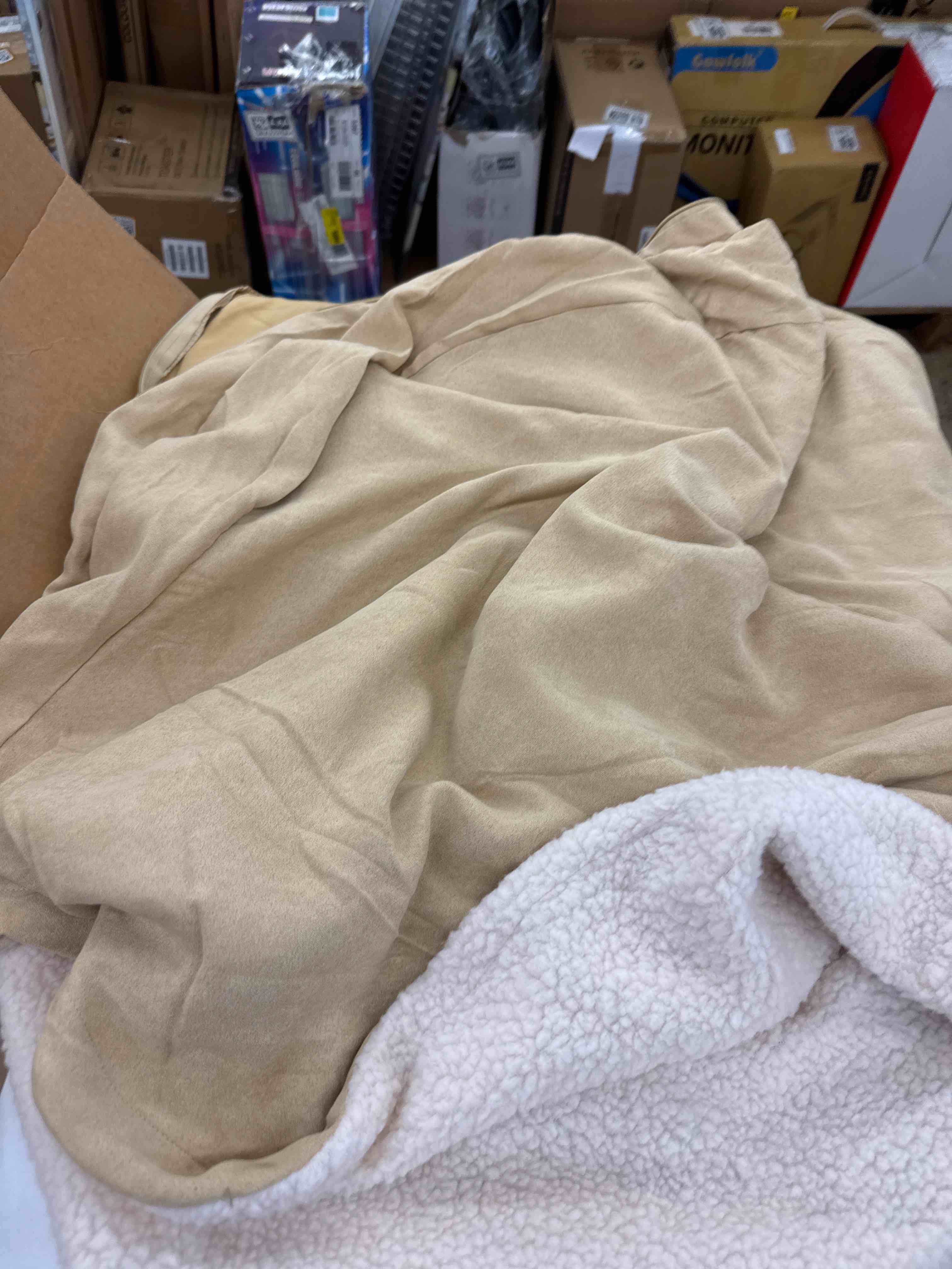 https://s3.amazonaws.com/lotting-images-prod/phillipi/GRA2175588_1746803767451.jpeg