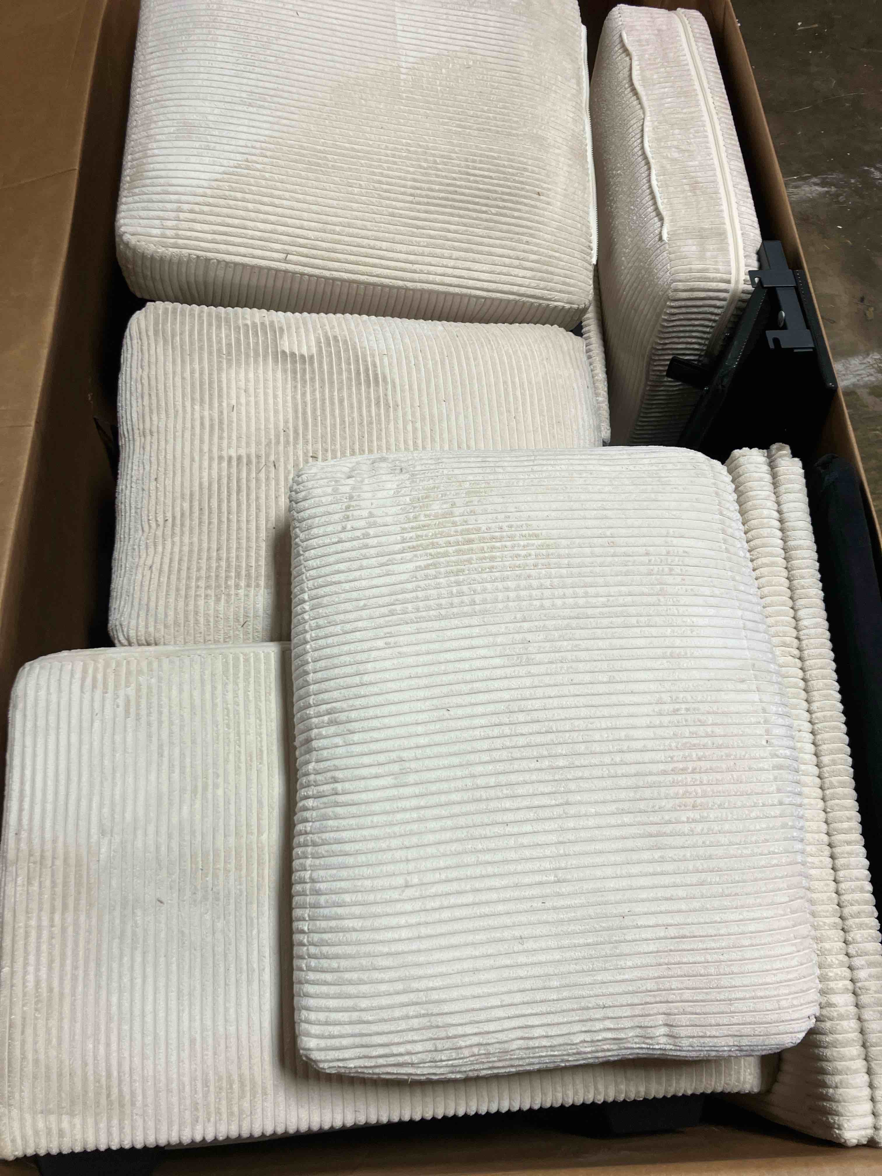 https://s3.amazonaws.com/lotting-images-prod/phillipi/GRA2230207_1750860528605.jpeg