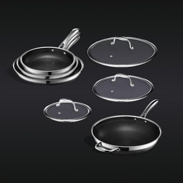 Take your cooking to the next level or gift to the chef in your life!!  HexClad 4 Pan Fry Pan Set, 8” Fry Pan w/ Lid, 10” Fry Pan W/ Lid, 12” Fry Pan w/ Lid, and 12 Inch Wok. 
