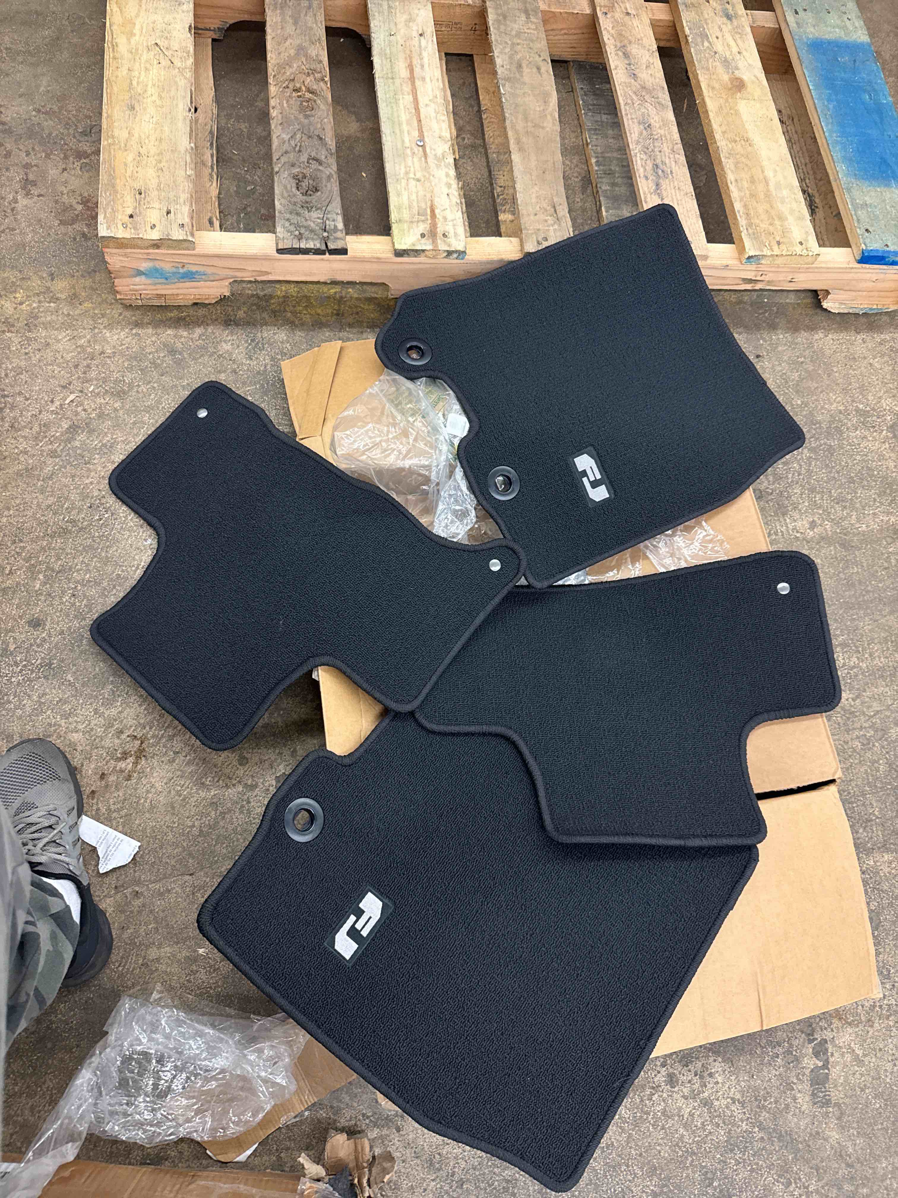 https://s3.amazonaws.com/lotting-images-prod/phillipi/GRA2233974_1748711216507.jpeg