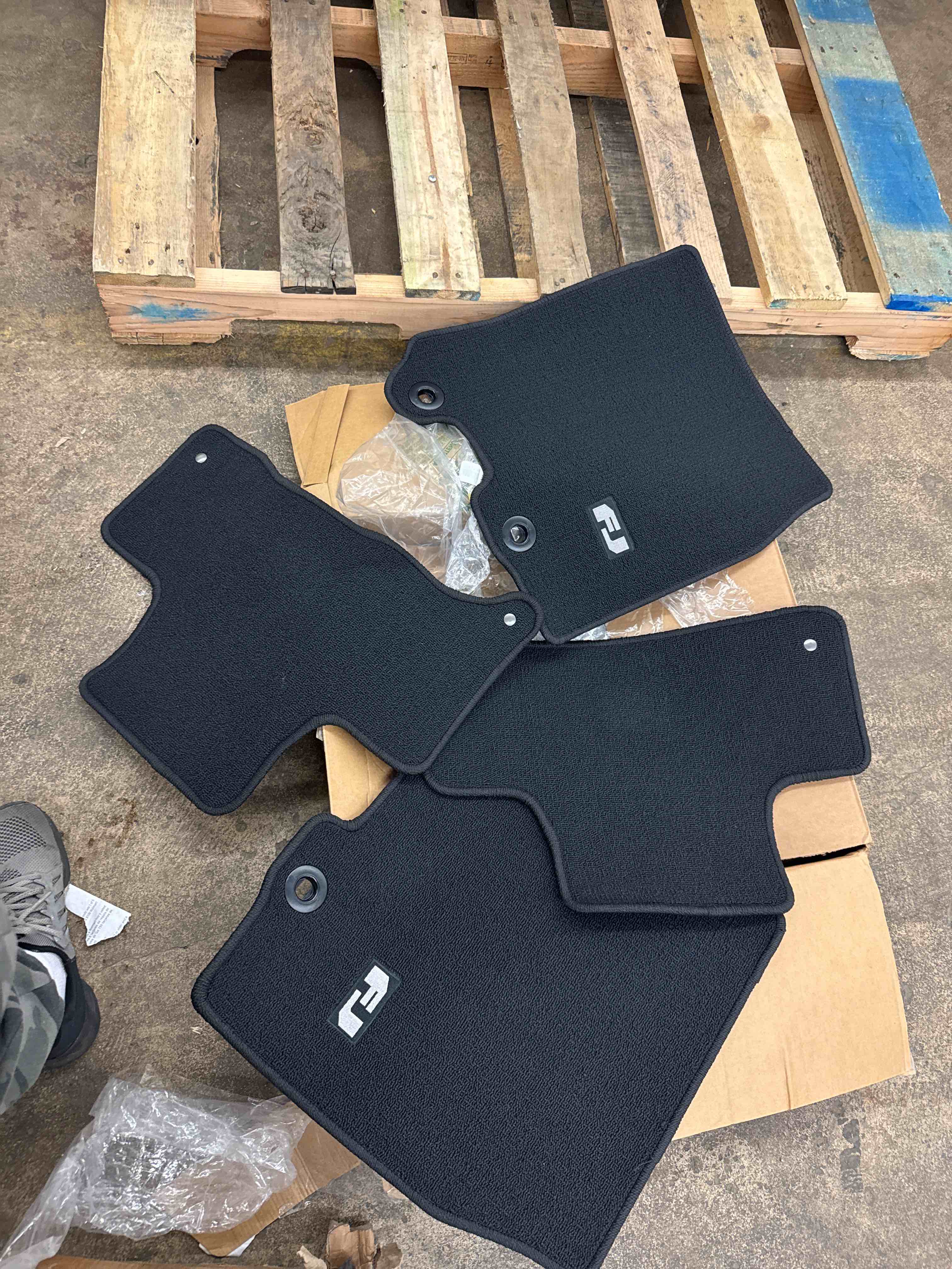 https://s3.amazonaws.com/lotting-images-prod/phillipi/GRA2233974_1748711217498.jpeg