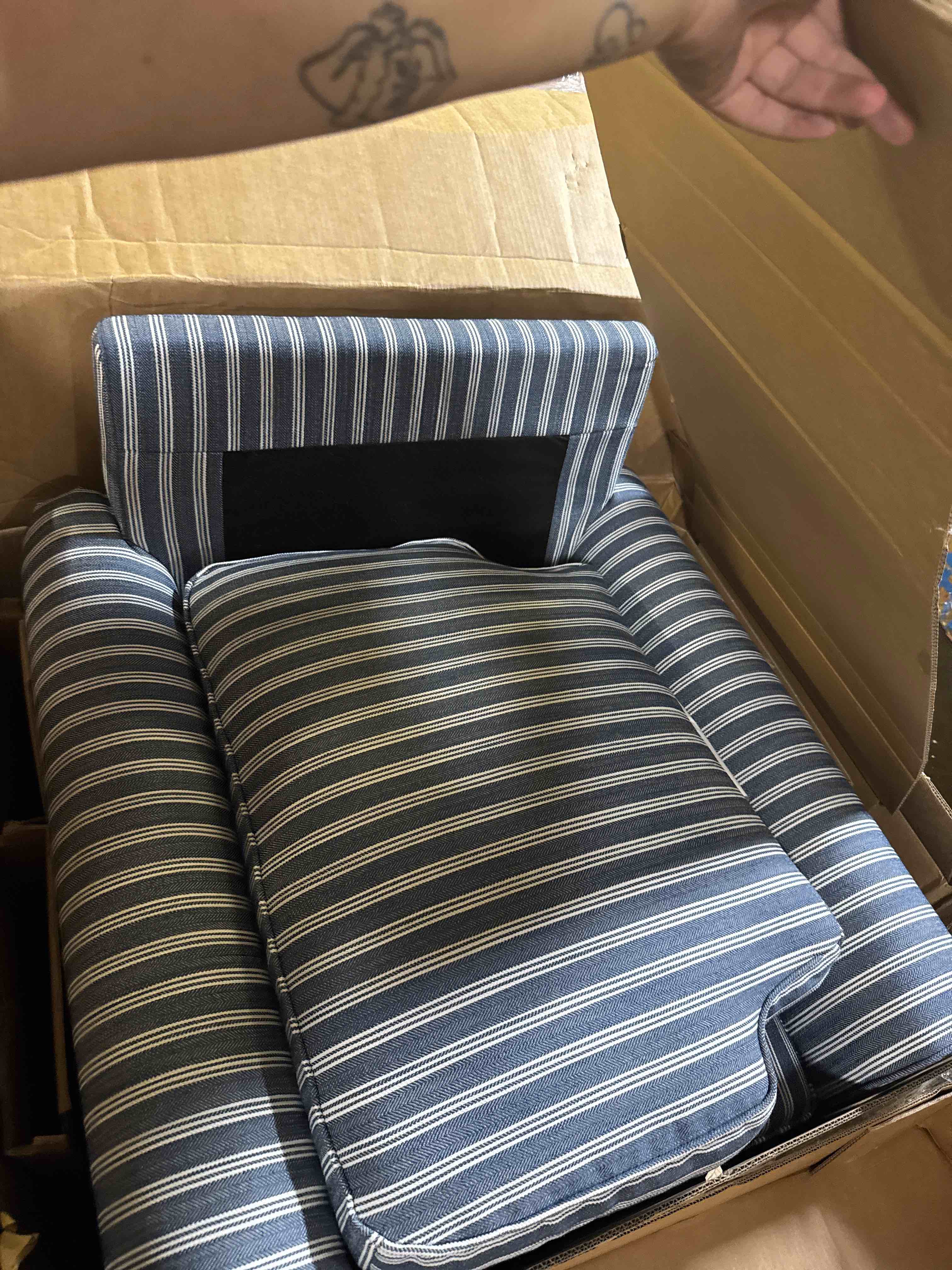 https://s3.amazonaws.com/lotting-images-prod/phillipi/GRA2235215_1750967948983.jpeg